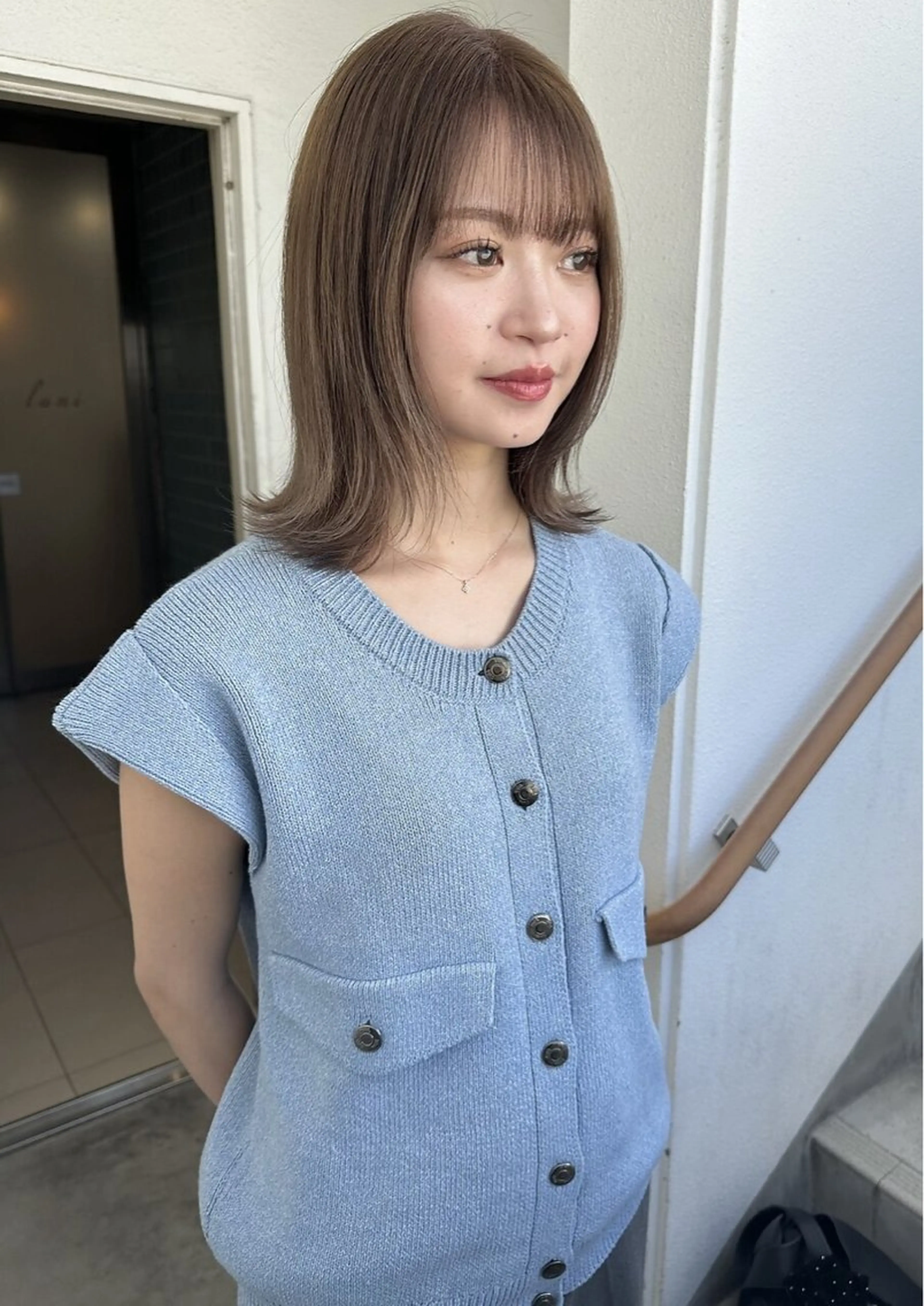 ミディアム カラー ヘアアレンジ ミディアムパーマ ブリーチ ケアブリーチ ダブルカラー グレージュ カット ヘアカラー lani ブリーチ /ダブルカラーのヘアスタイル