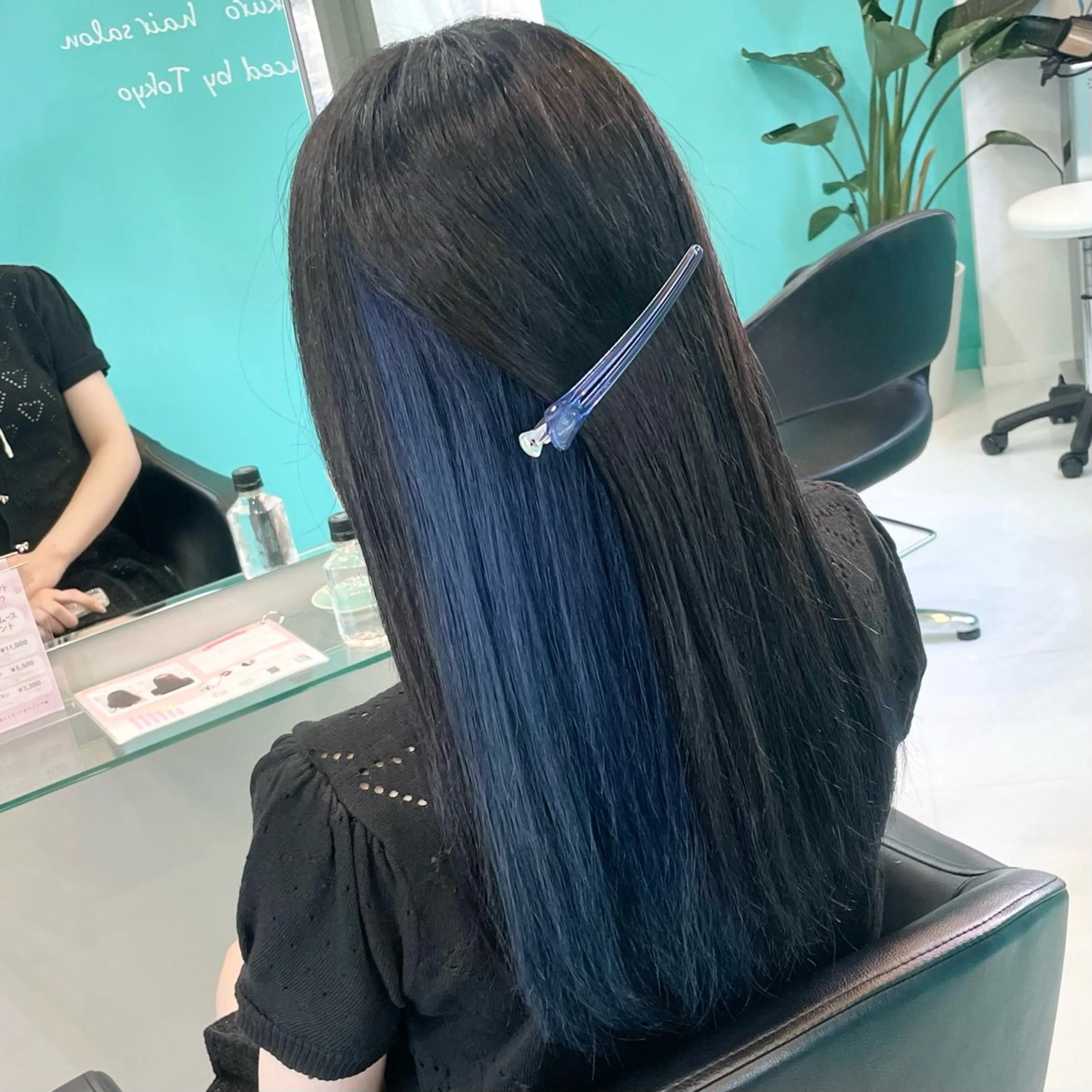 ミディアム カラー ブルーカラー インナーカラー ネイビーカラー Natsuki‎🤍 透明感×艶カラー🫧のヘアスタイル