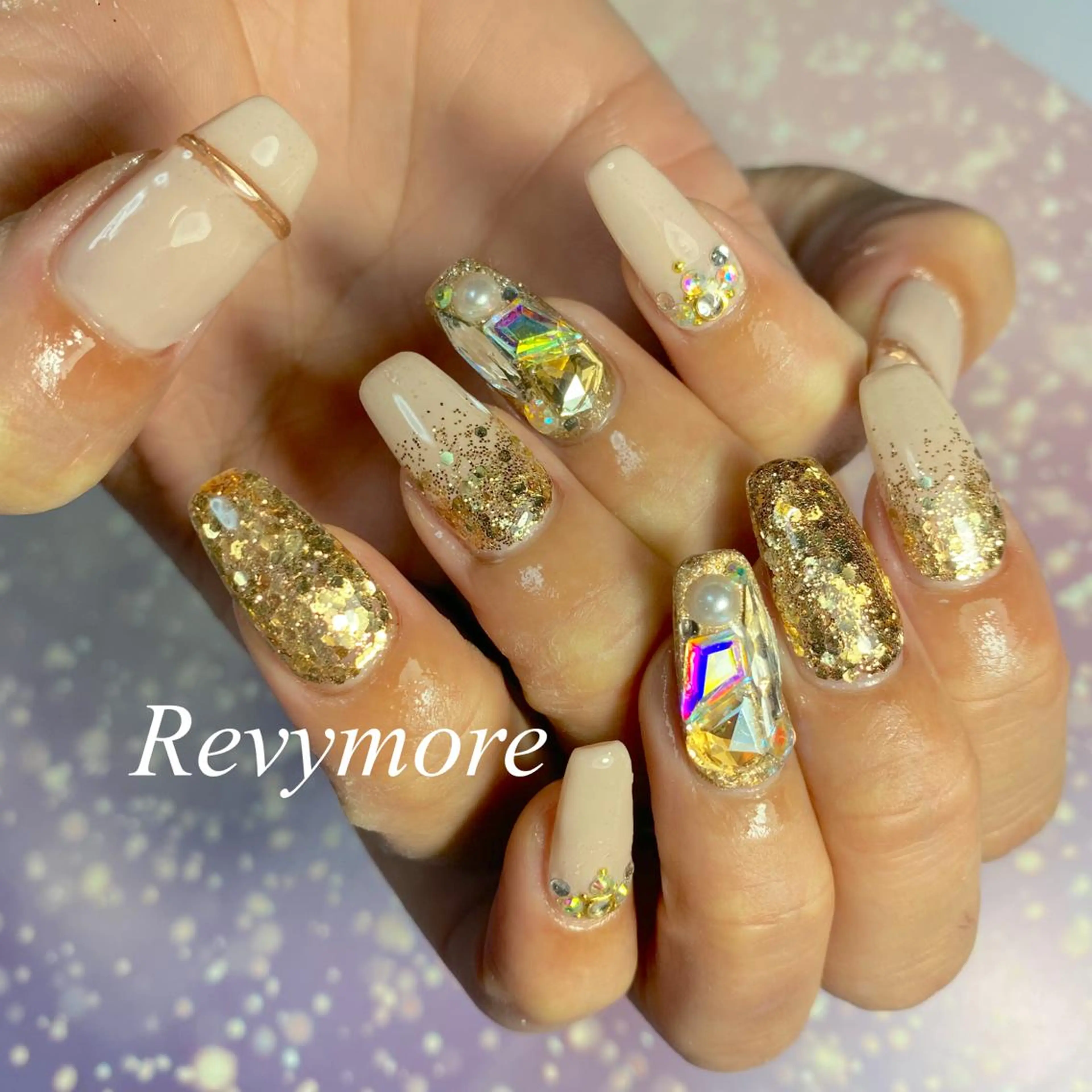 ミディアム ネイル 韓国風ヘア ジェルネイル グラデーション キラキラネイル 韓国ネイル nail salon Revymore所属・nail salon Revymoreのネイルデザイン