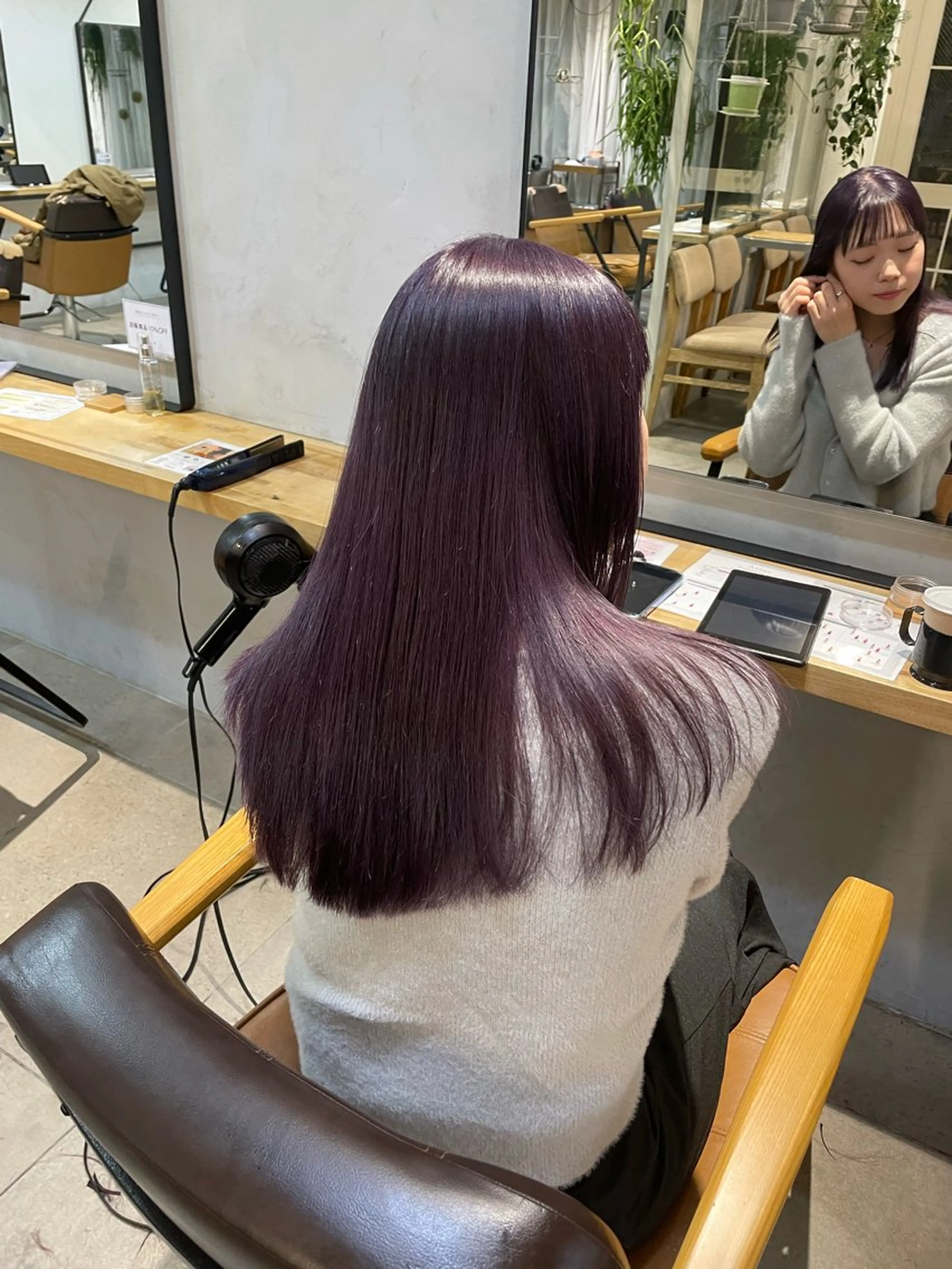 ロング カラー ミルクティー× グレージュMOMOのヘアスタイル