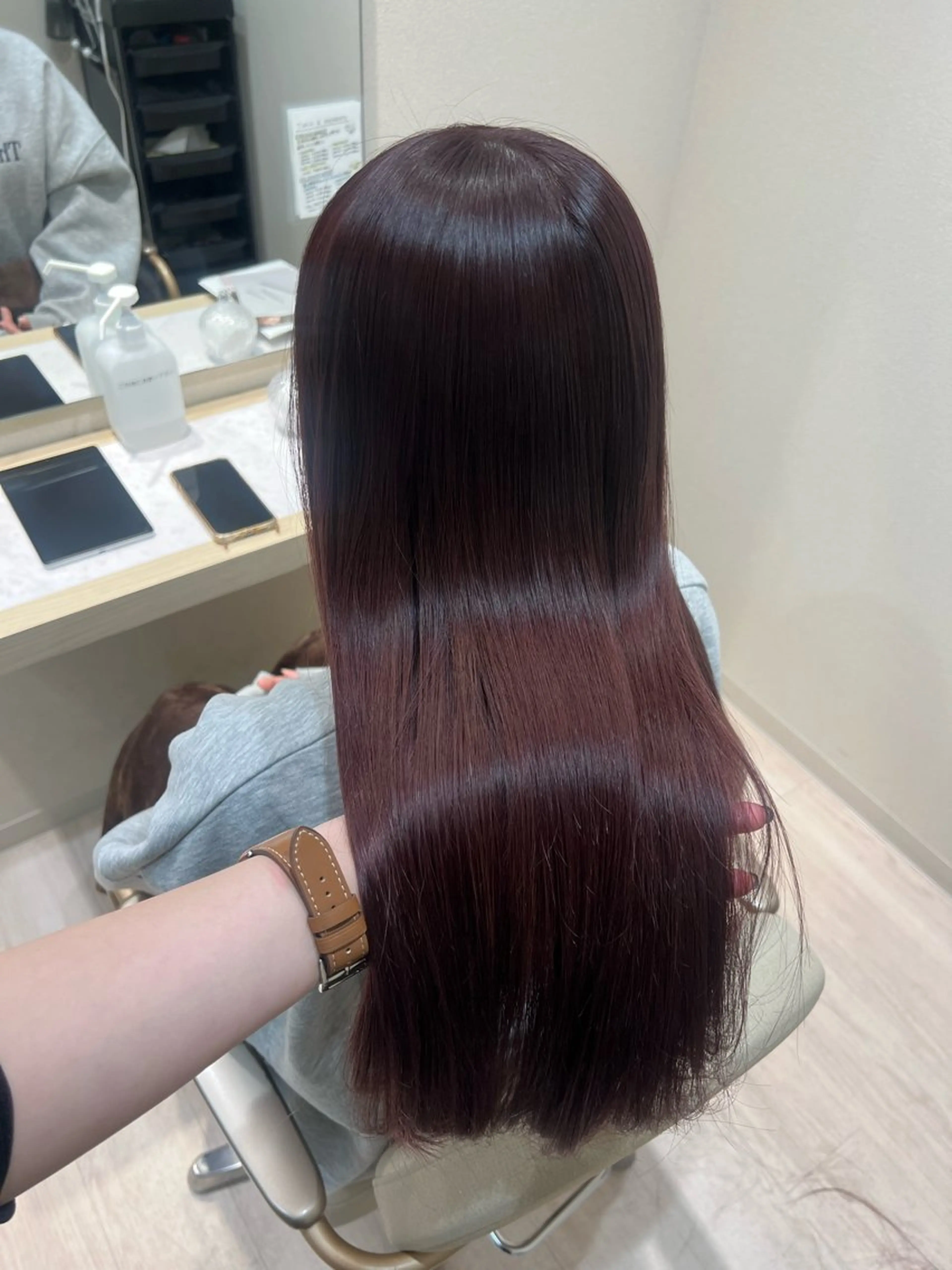 ロング ヘアカラー トリートメント ヘッドスパ mina .のヘアスタイル