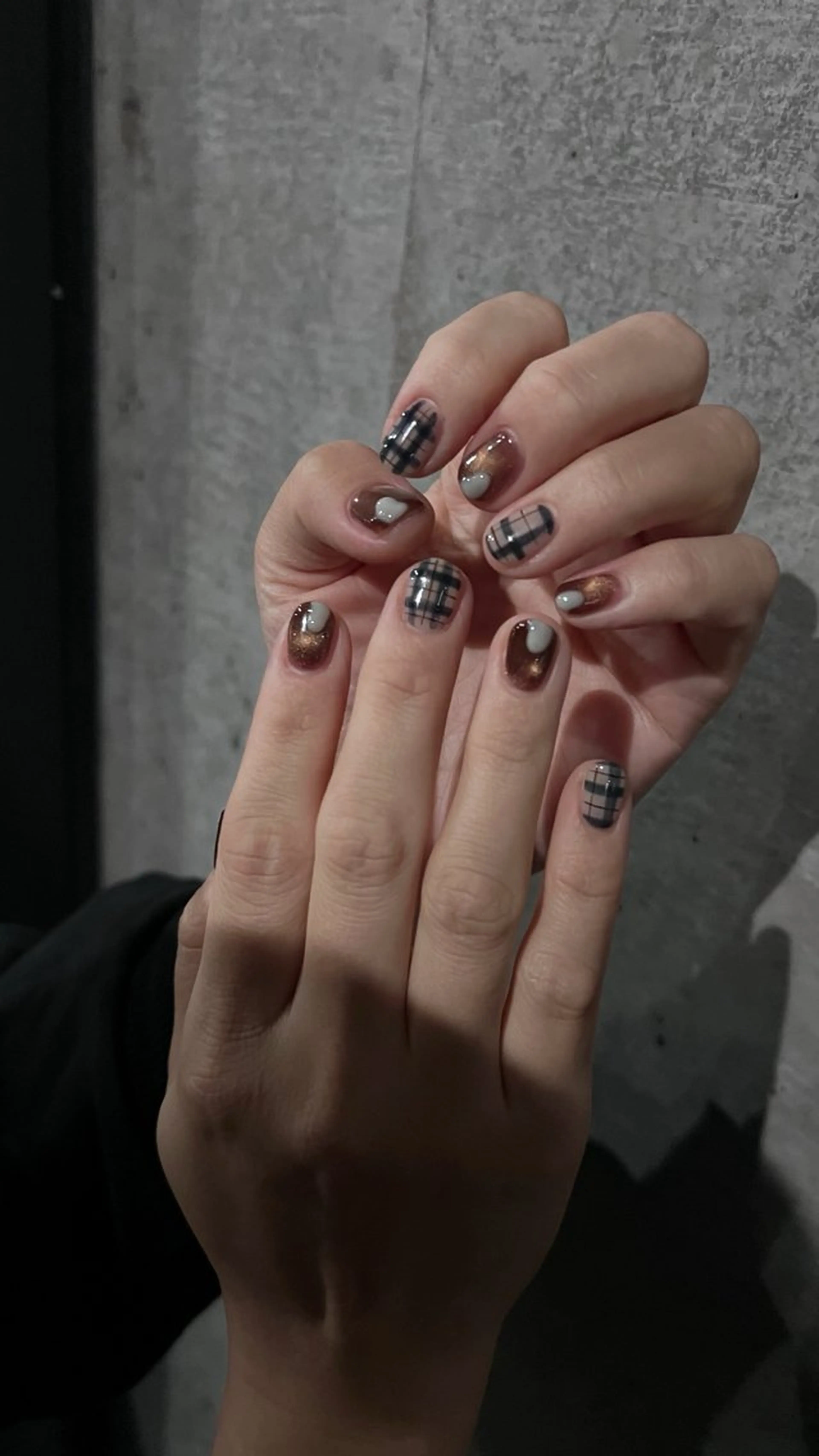 ネイル オーロラネイル フラッシュネイル フレンチネイル グラデーション キラキラネイル ハンドネイル Fleuri (ﾌﾙﾘ）所属・Fleuri 🌿のネイルデザイン