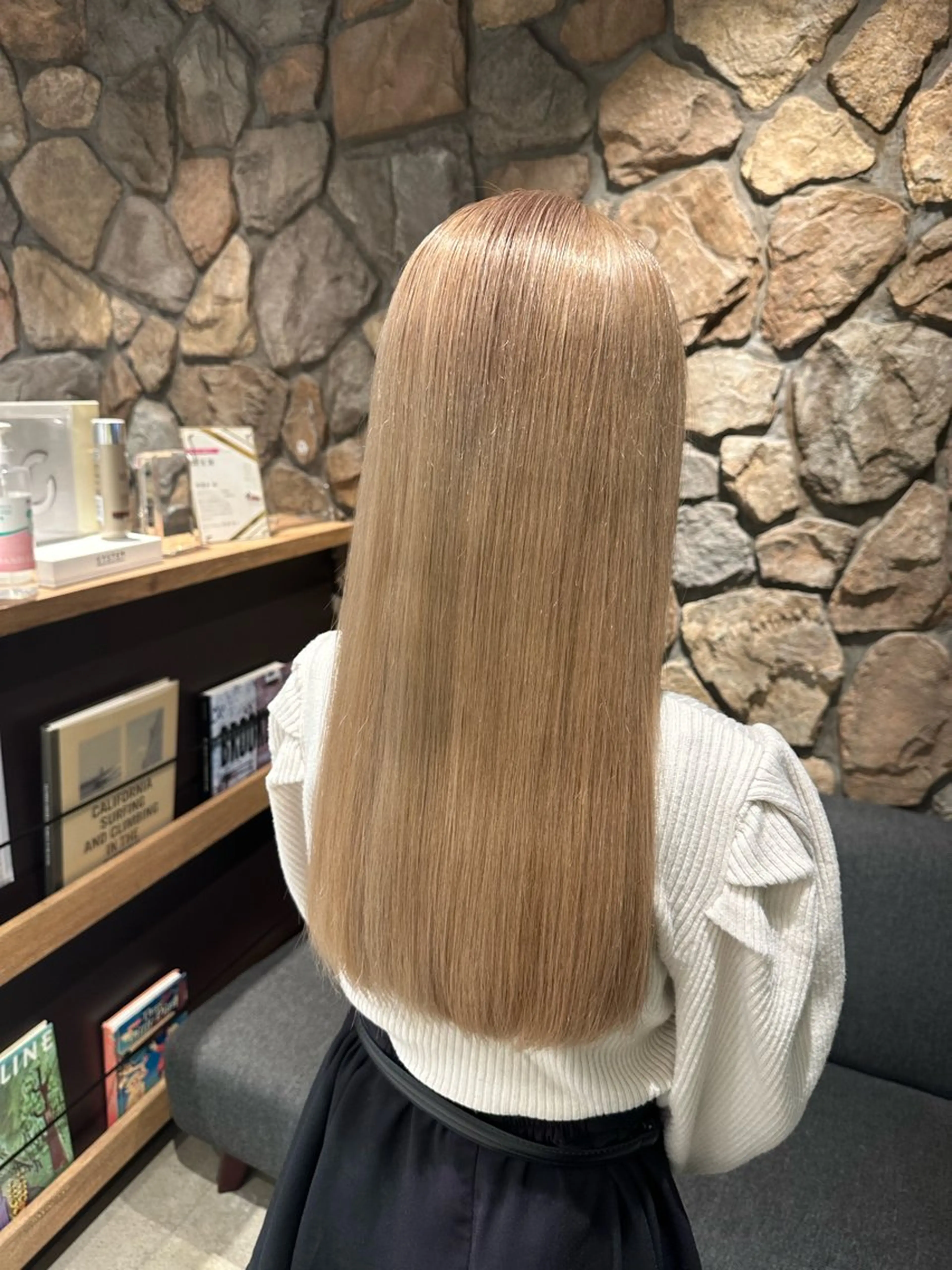 ロング カラー まろやかなベージュ 小池春樹のヘアスタイル