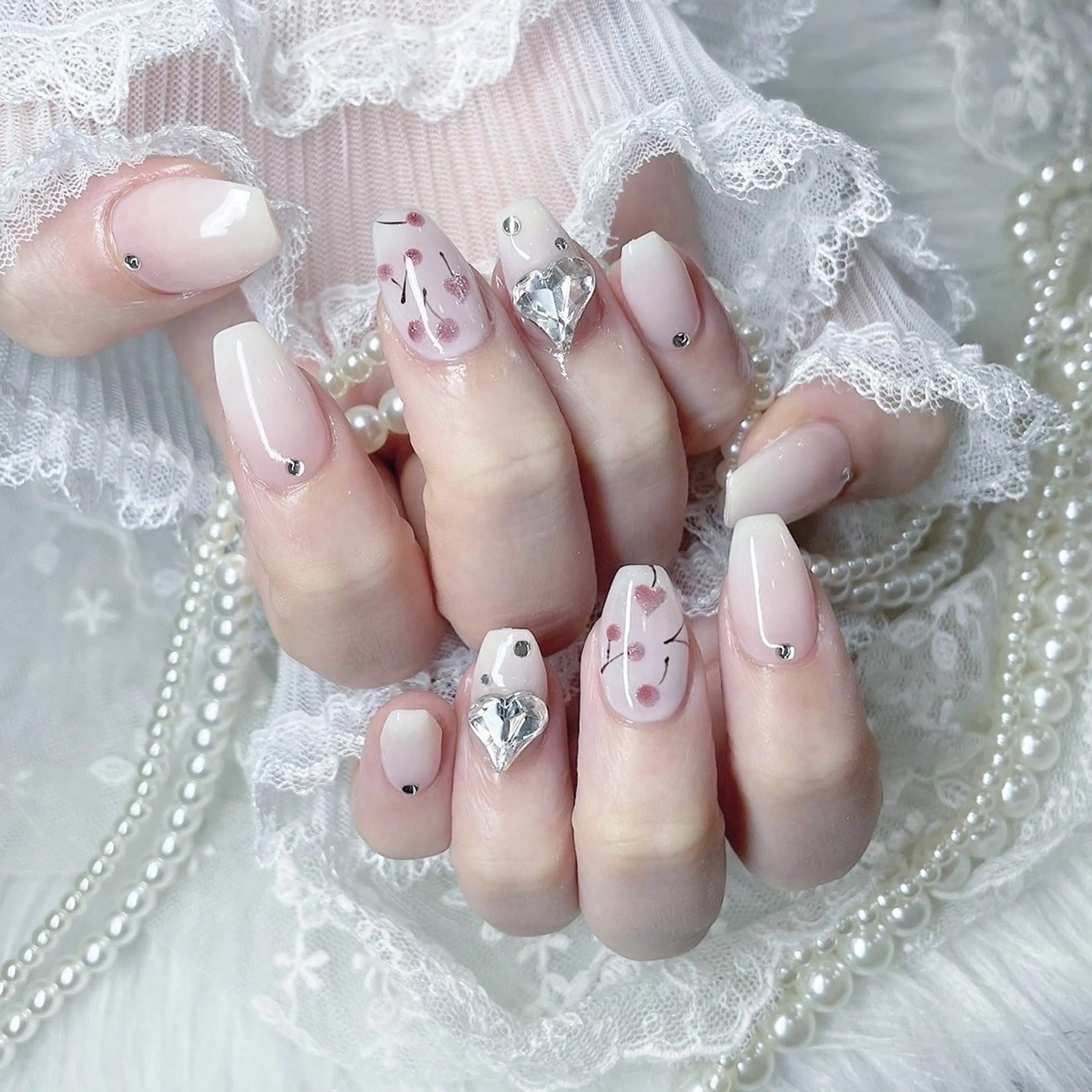 ネイル アートネイル 長さ出し フットネイル 韓国ネイル マグネットネイル ハンドネイル Minami 🍓のネイルデザイン