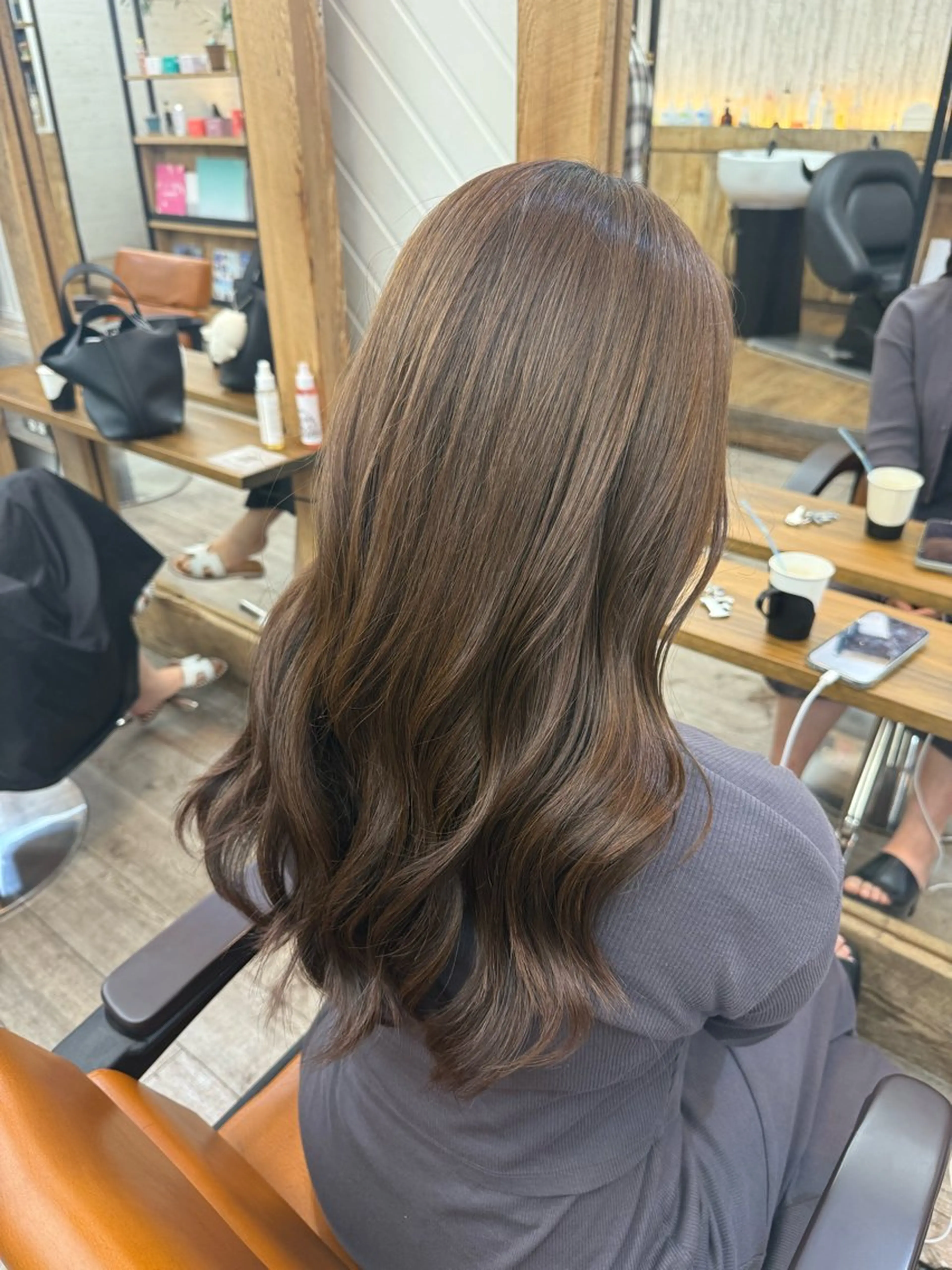 ロング カラー WATARU/ 韓国風巻き髪のヘアスタイル