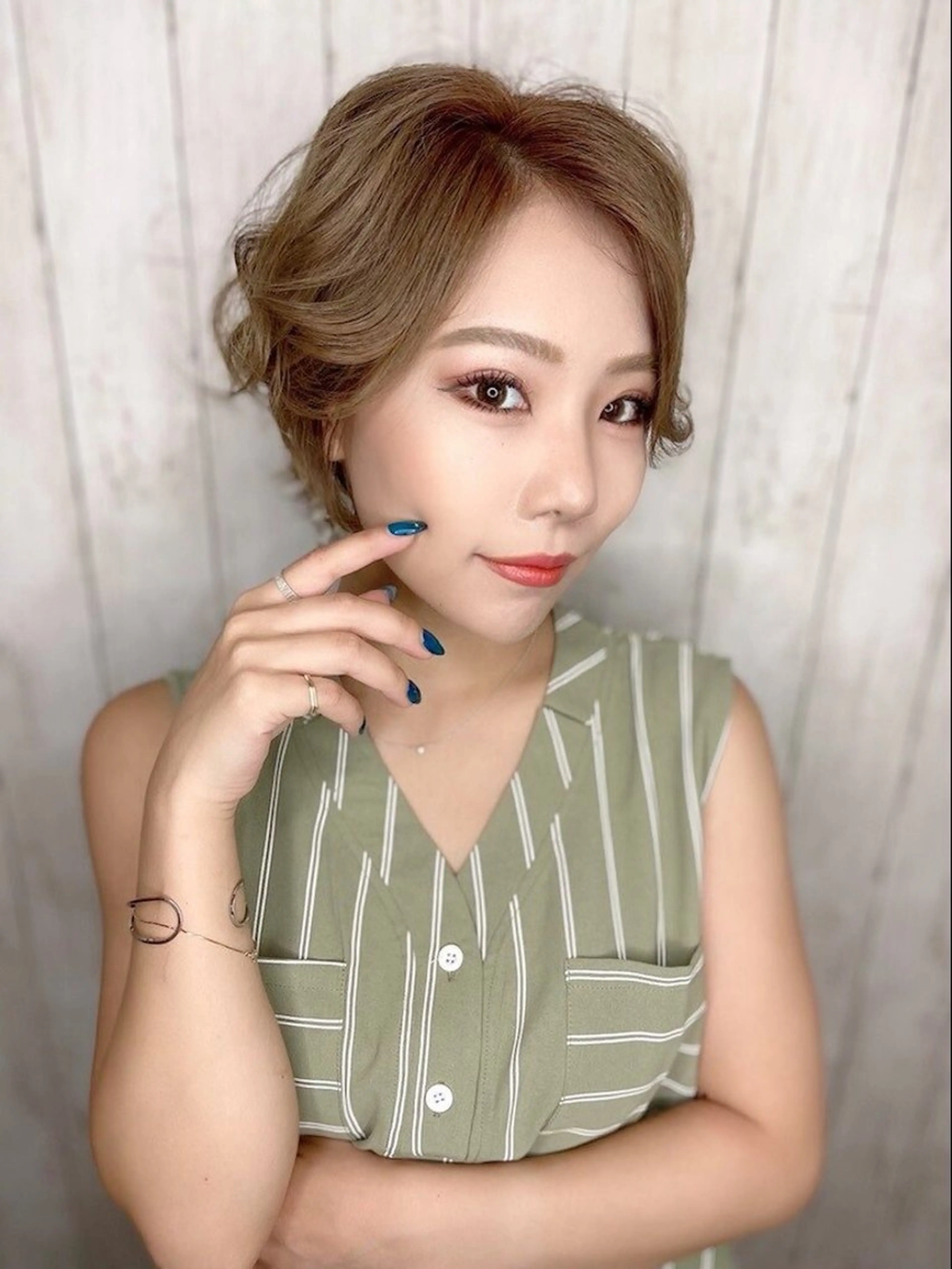 カラー 冨岡 千尋のヘアスタイル