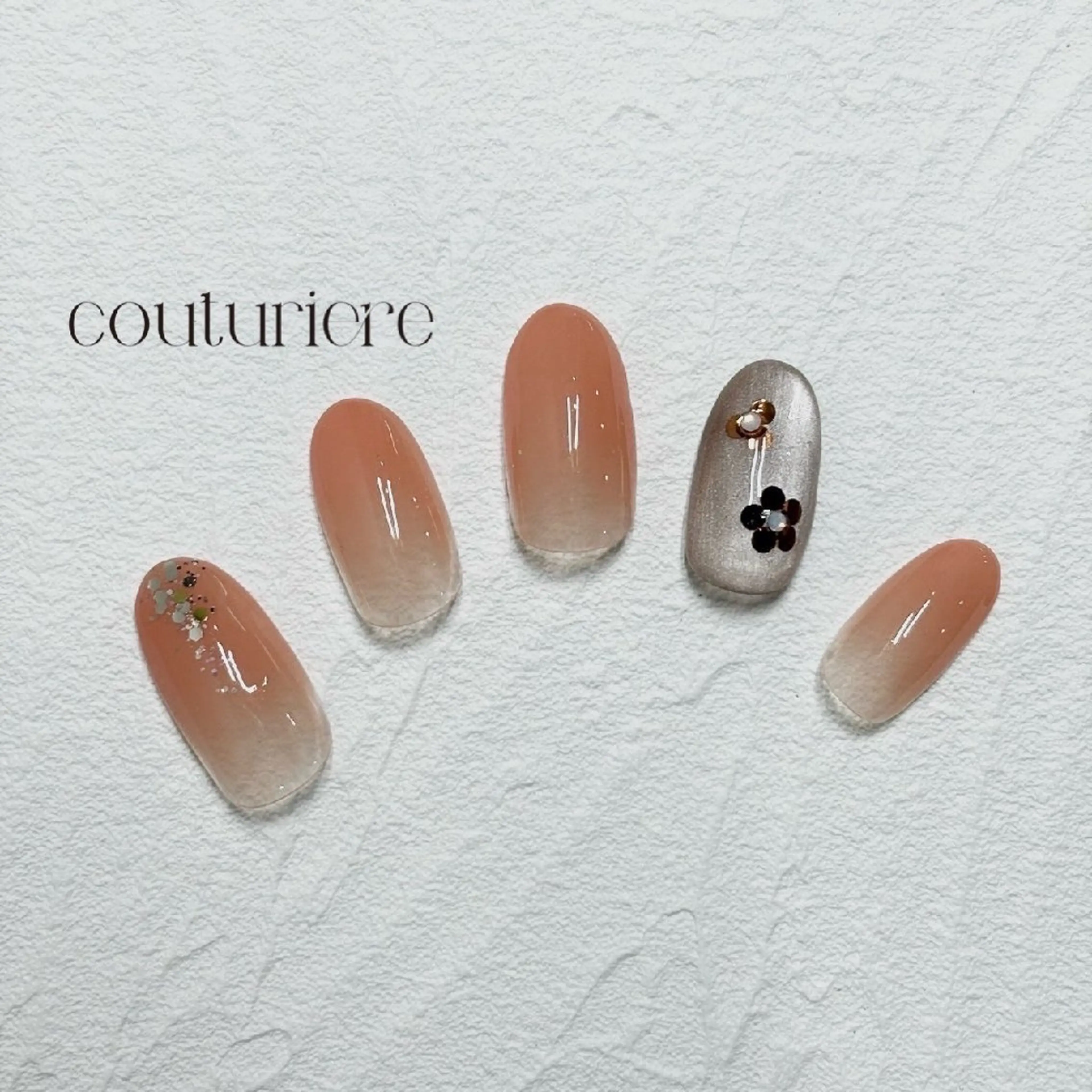 ネイル ハンドネイル クチュリエール銀座 ちさと🐶🐾のネイルデザイン