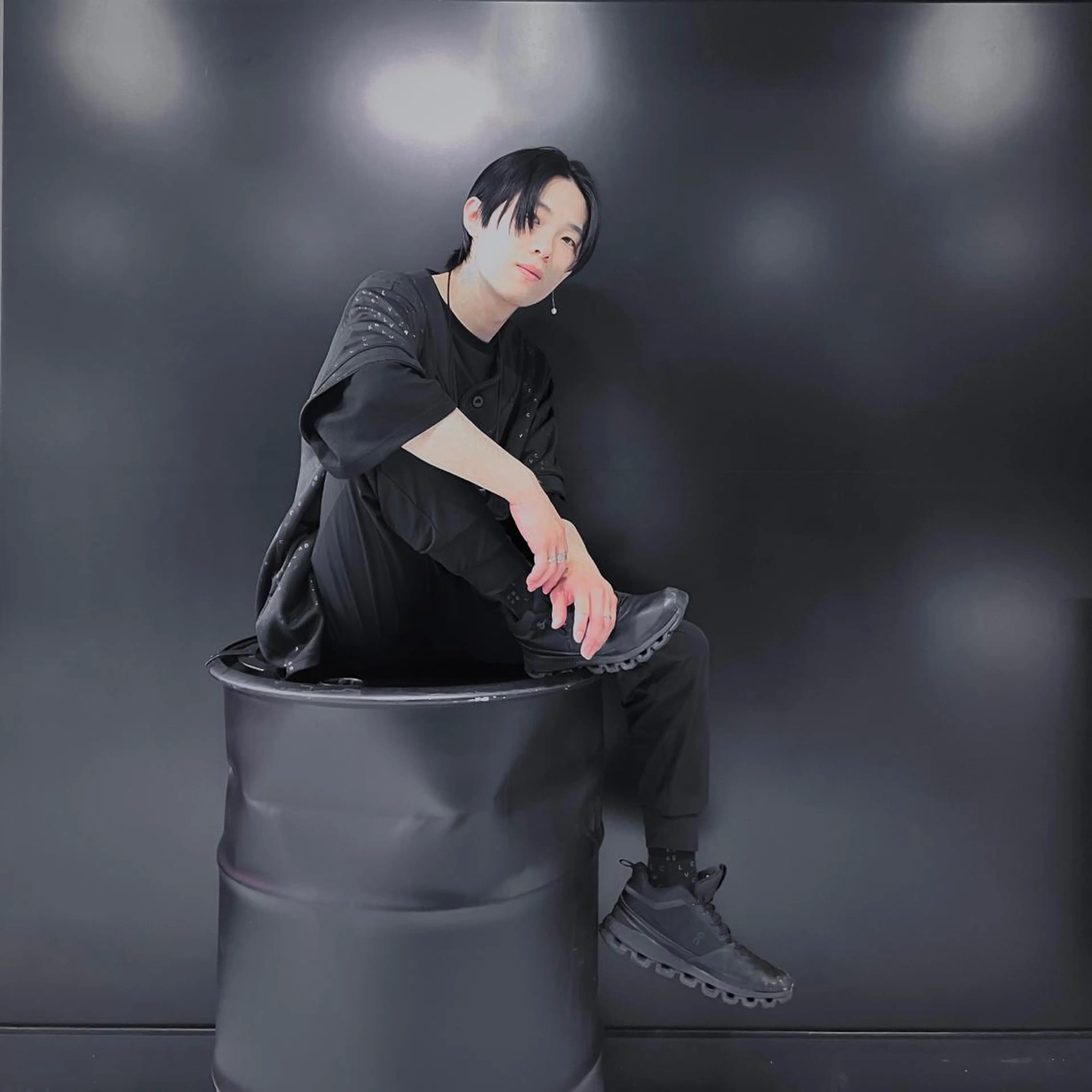 ミディアム メンズ ミディアムパーマ メンズブリーチ ビジネス センターパート ダウンパーマ メンズサロン【owl 心斎橋】難波/アメ村のヘアスタイル