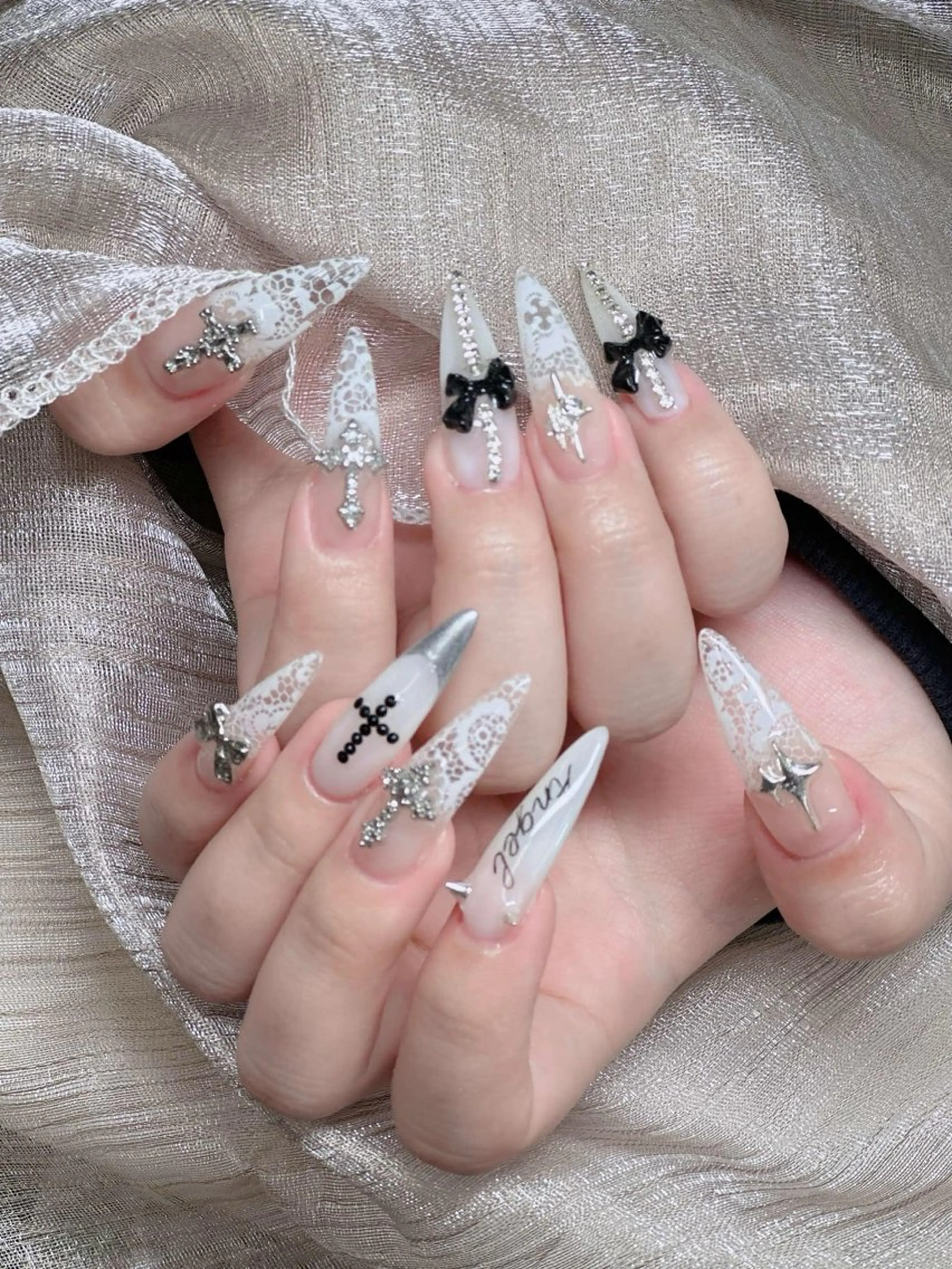 ロング ハンドネイル Anh 高田馬場のネイルデザイン