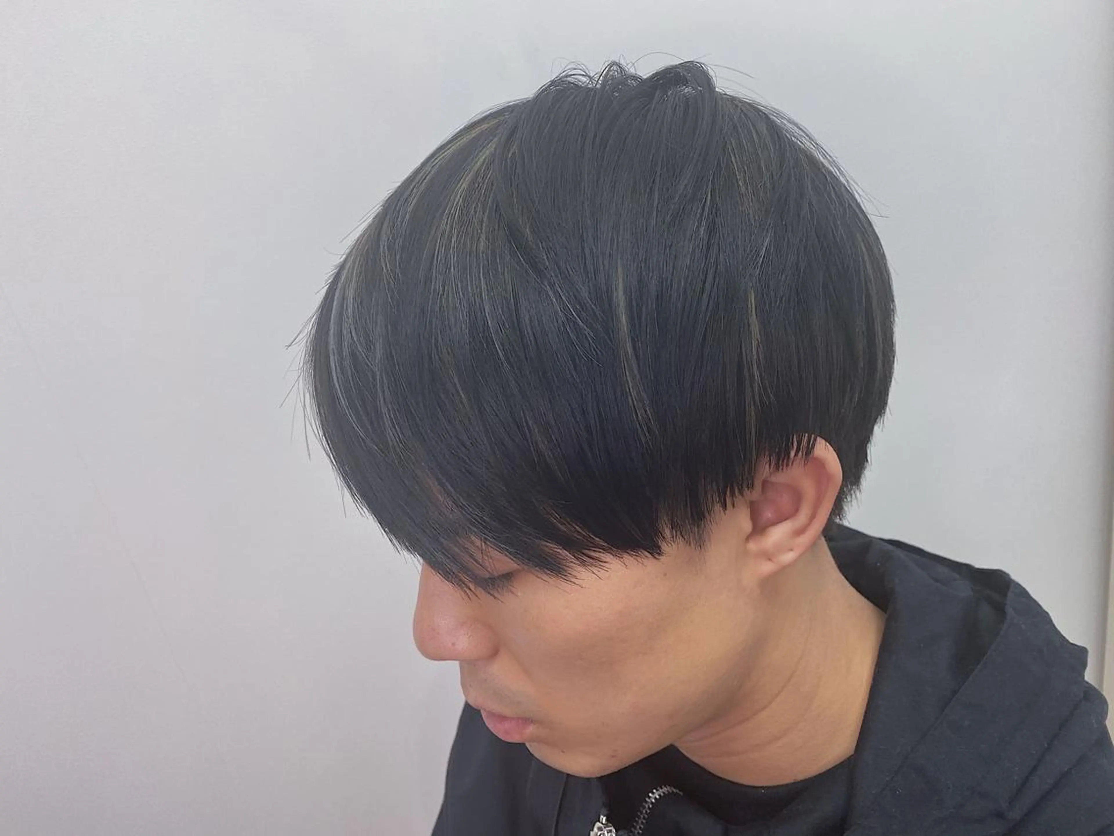 カラー メンズ メンズハイライト メンズ韓国風 韓国マッシュ マッシュ ハイライトカラー ブリーチカラー/ 岩破瑞希のヘアスタイル