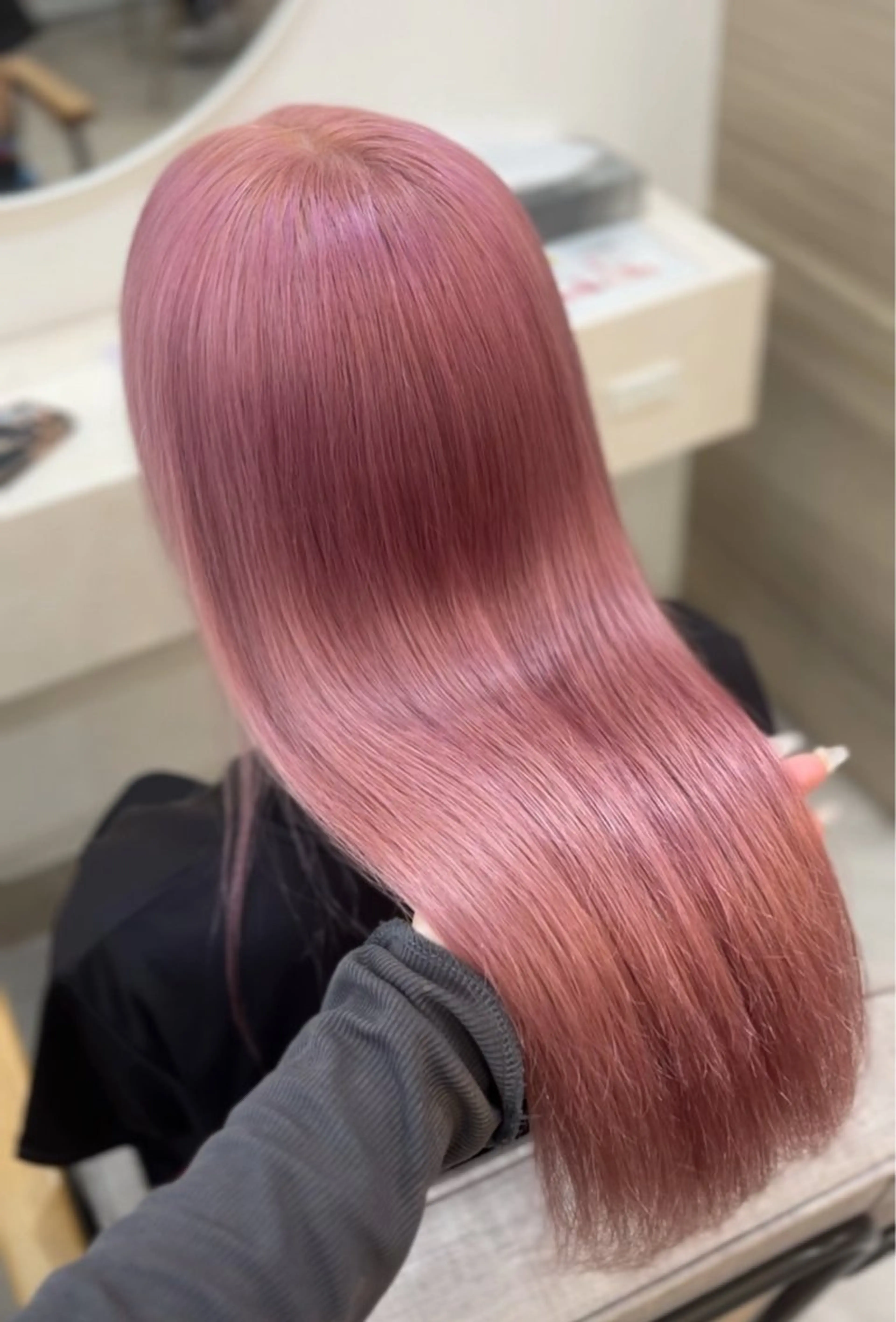 ロング カラー ピンクカラー ホワイトピンク ヘアカラー 🦋Yui🦋透明感 /艶カラー/髪質改善のヘアスタイル
