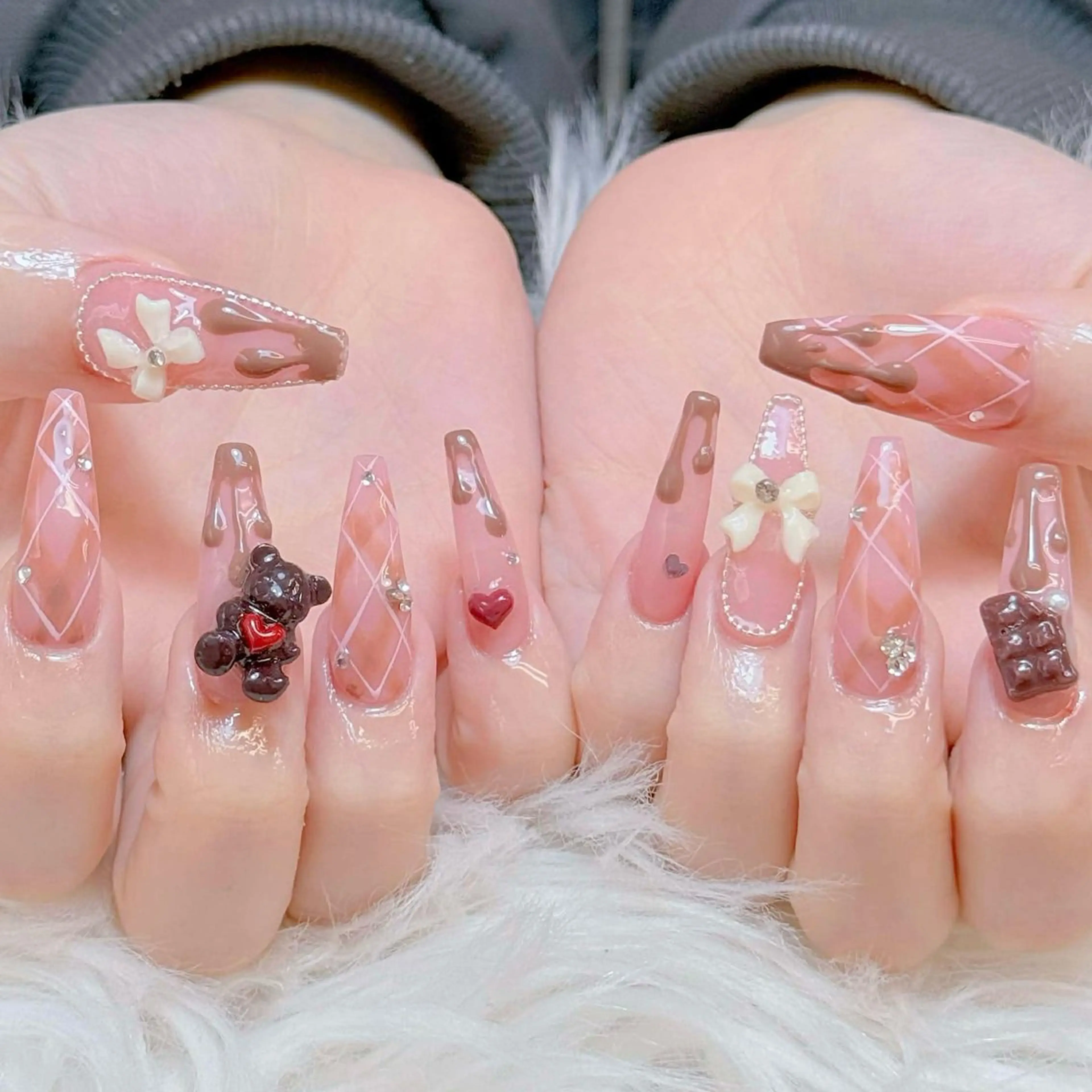 ネイル ハンドネイル ミン ゴテゴテネイルのネイルデザイン