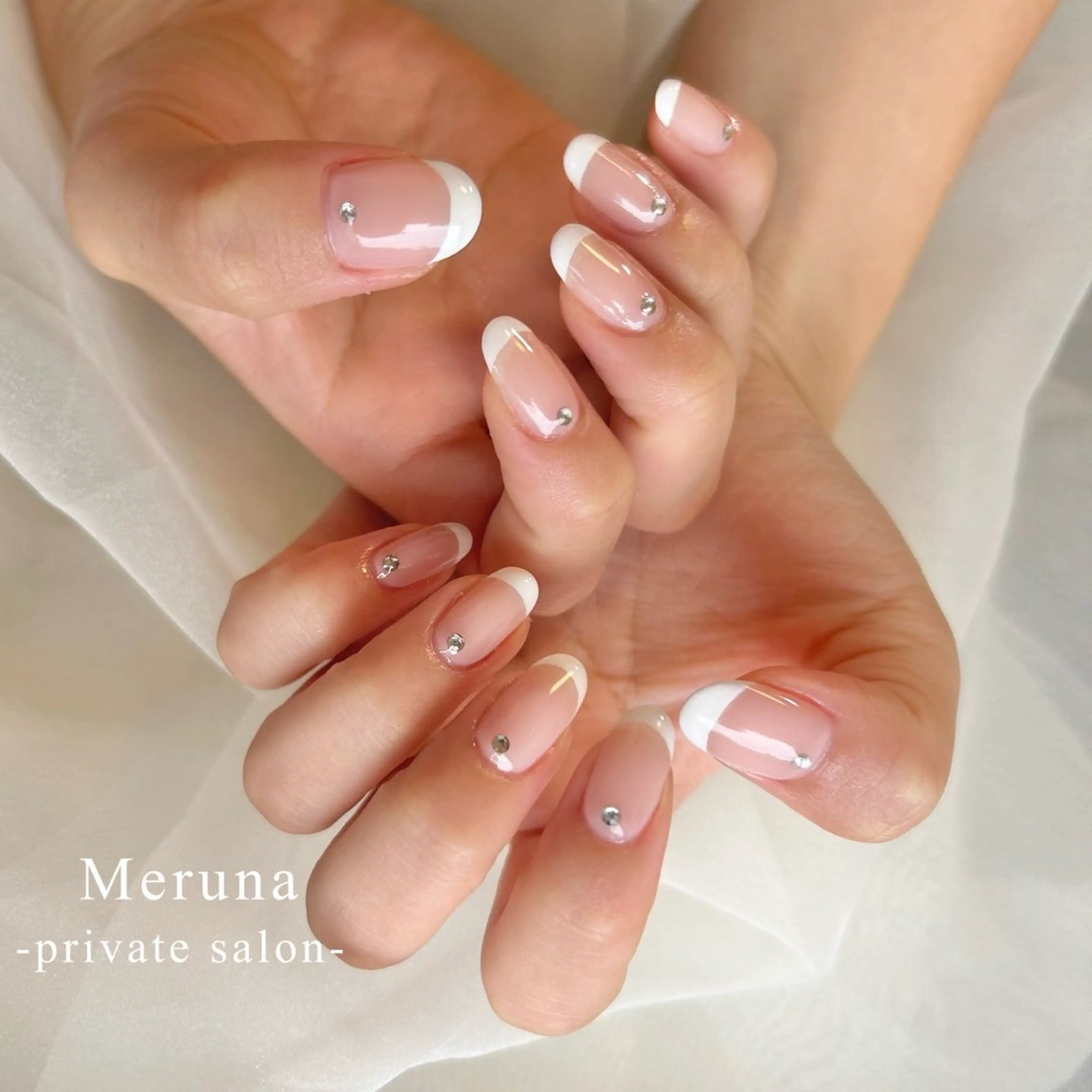 ネイル フレンチネイル ストーンネイル ハンドネイル Meruna .ﾒﾙｰﾅ.のネイルデザイン