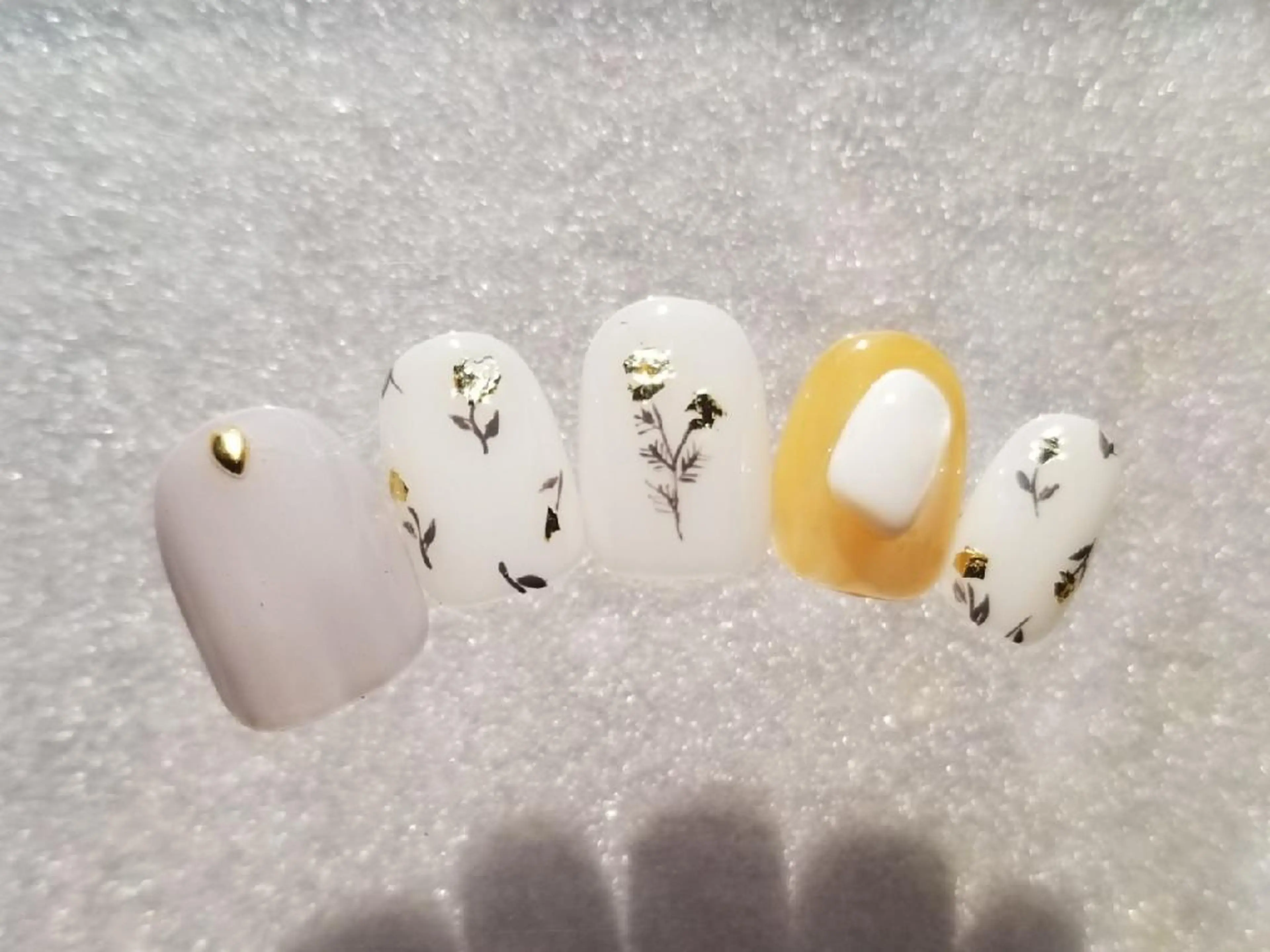 ショート ネイル フラワーネイル ニュアンスネイル 吉祥寺🌟 ネイルフロンティアのネイルデザイン