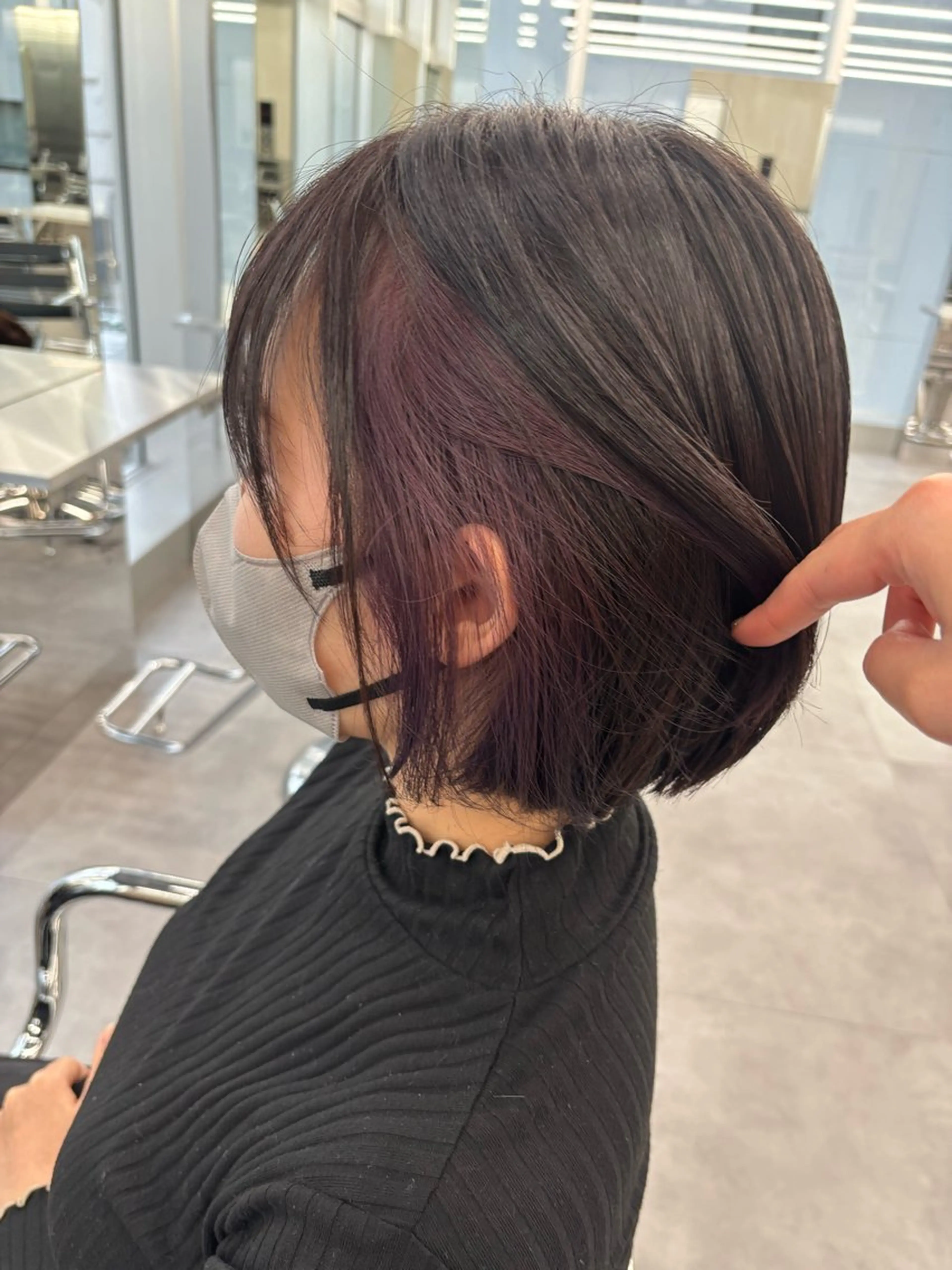 ショート パープルカラー ボブ ナンバーナイン所属・佐藤 莉子のヘアスタイル