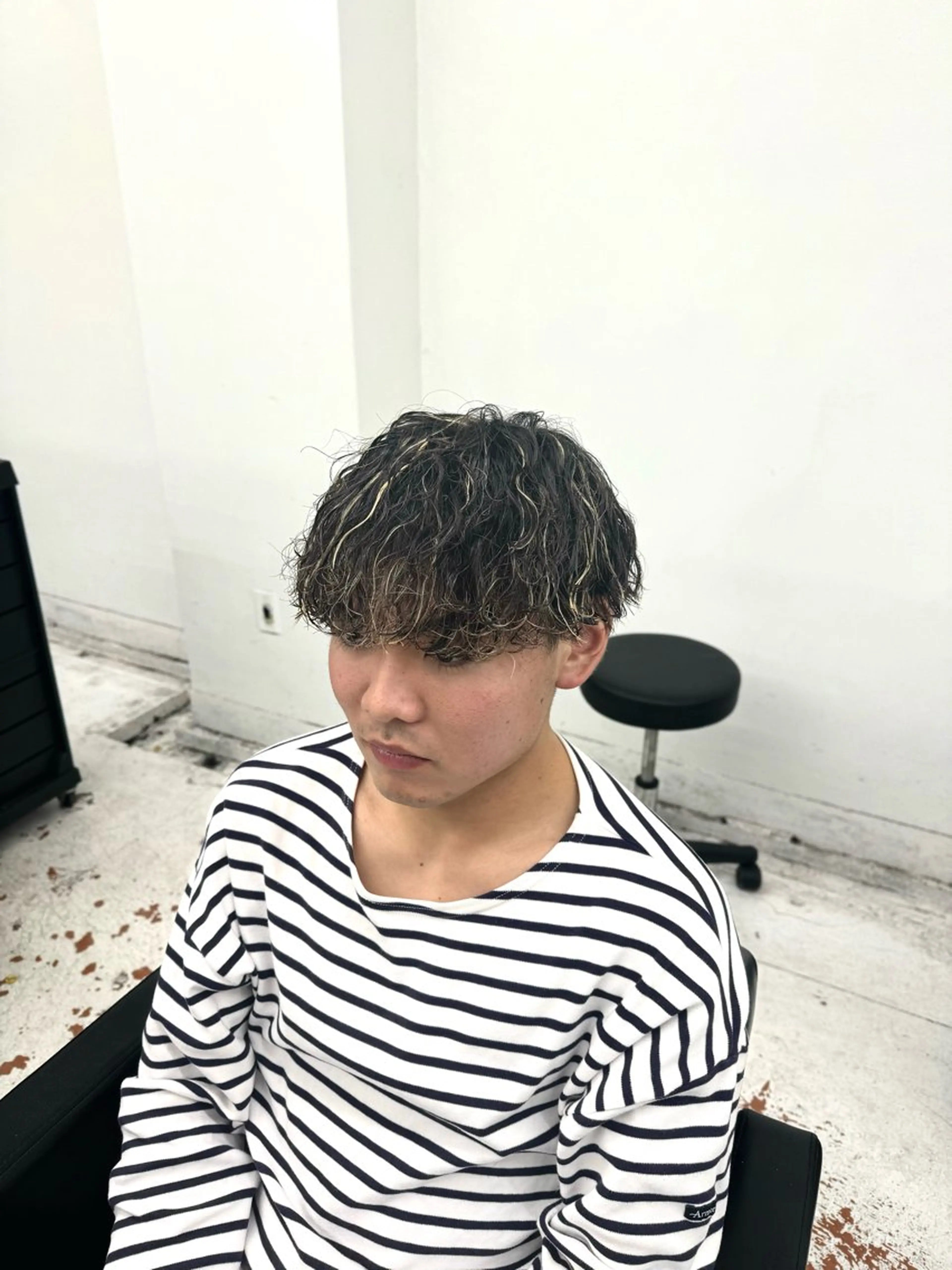 カラー パーマ メンズ メンズハイライト メンズパーマ 波巻きパーマ ハイライトカラー カット ヘアカラー パーマ 柏メンズカットパーマ NO.1タイチのヘアスタイル