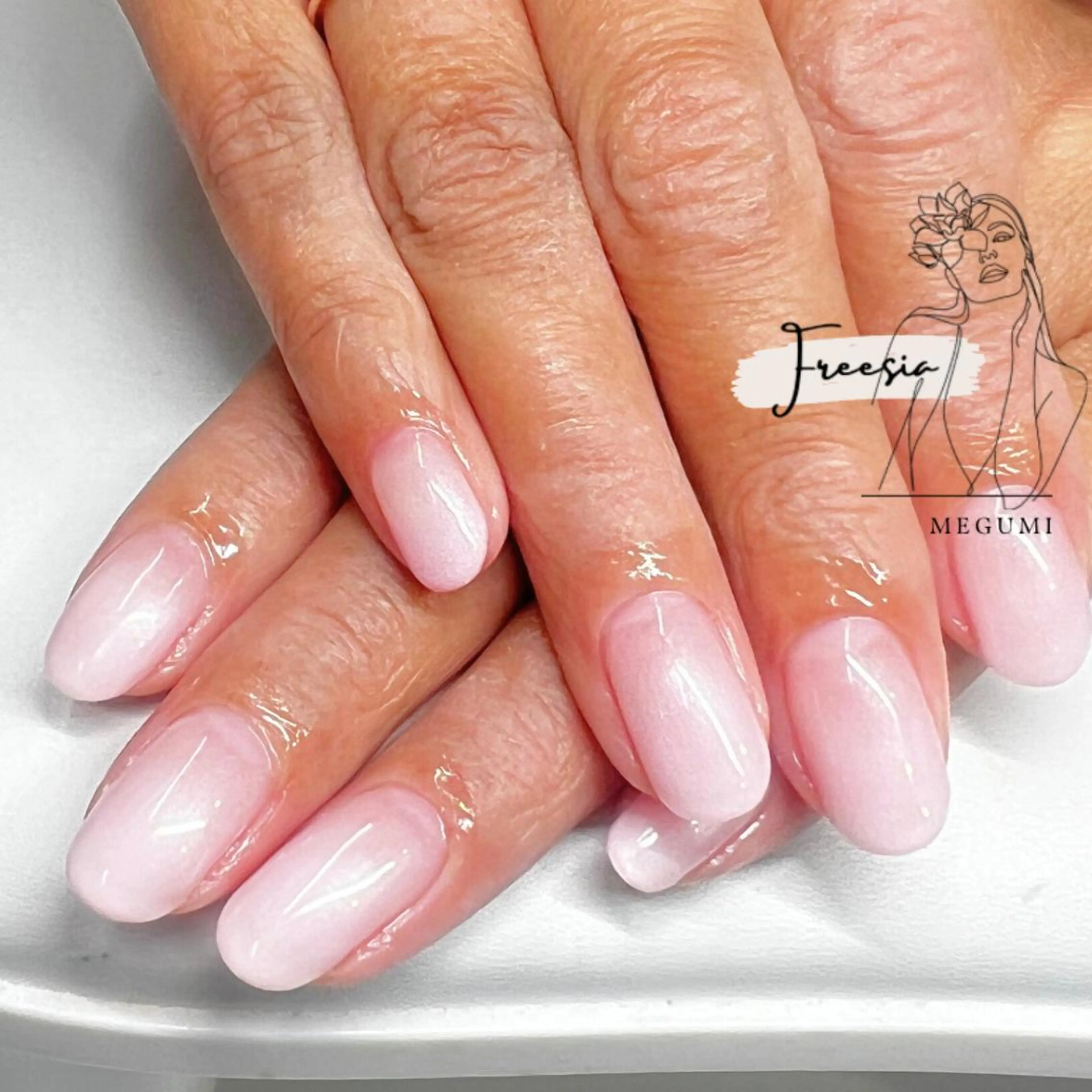 ネイル オフィスネイル ピンク ハンドネイル ハンドケア 当日予約も歓迎⭕️ Megumiのネイルデザイン