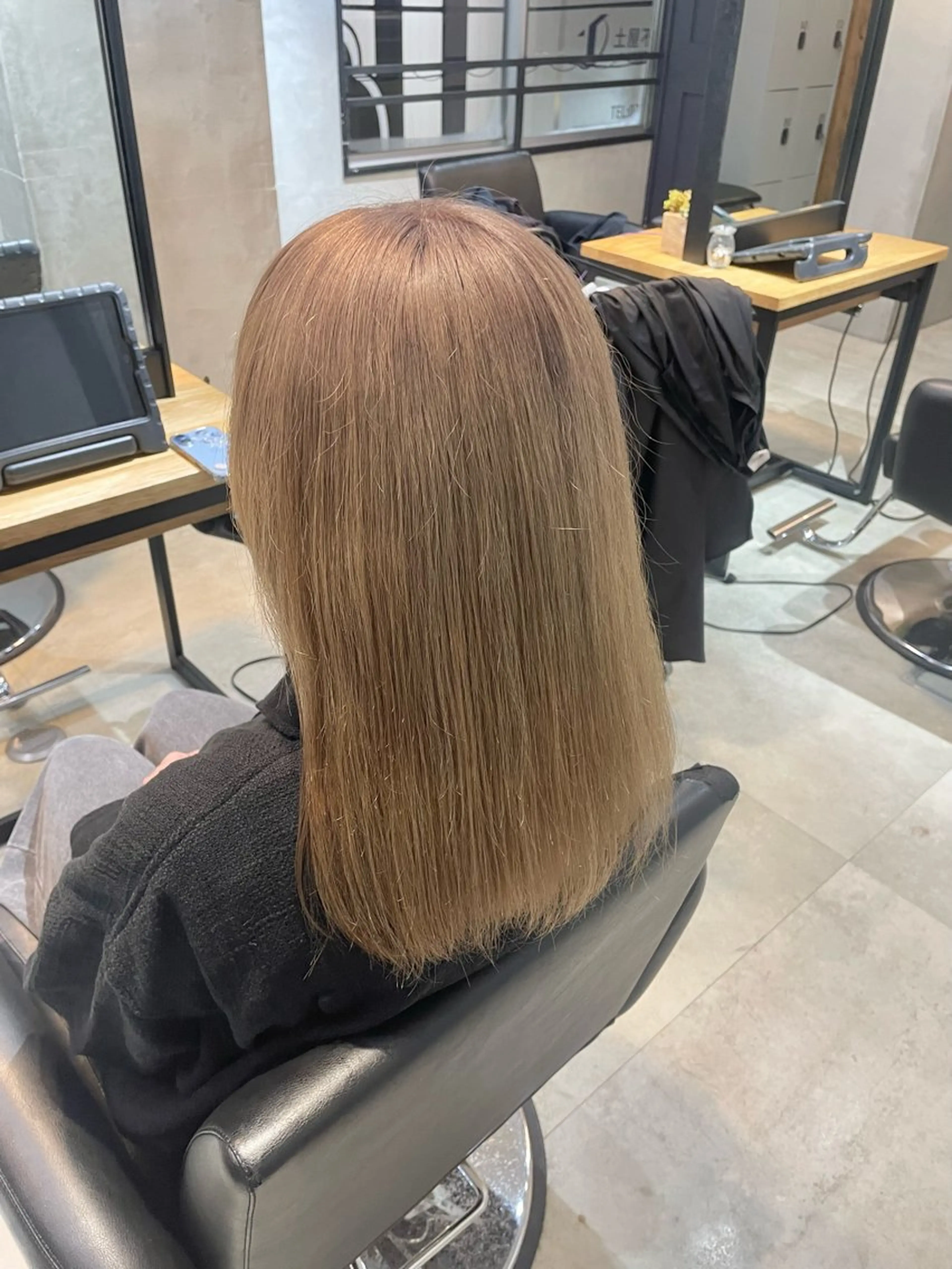 カラー ベージュカラー ミルクティーベージュ ヘアカラー トリートメント HAYATA/透明感 /派手髪/ケアブリのヘアスタイル