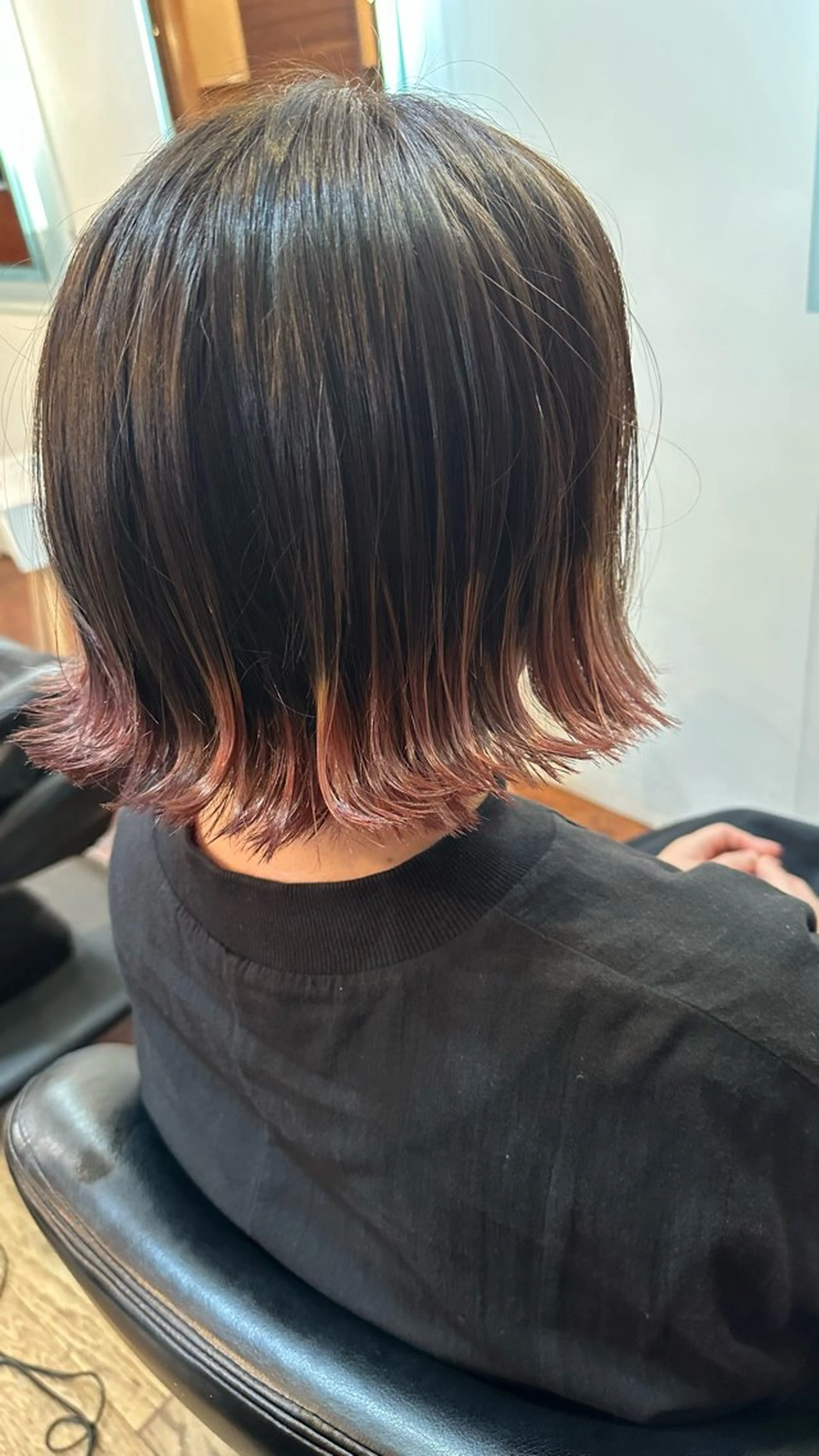 カラー ブリーチ グラデーションカラー イルミナカラー ピンクカラー 半田 陽菜のヘアスタイル