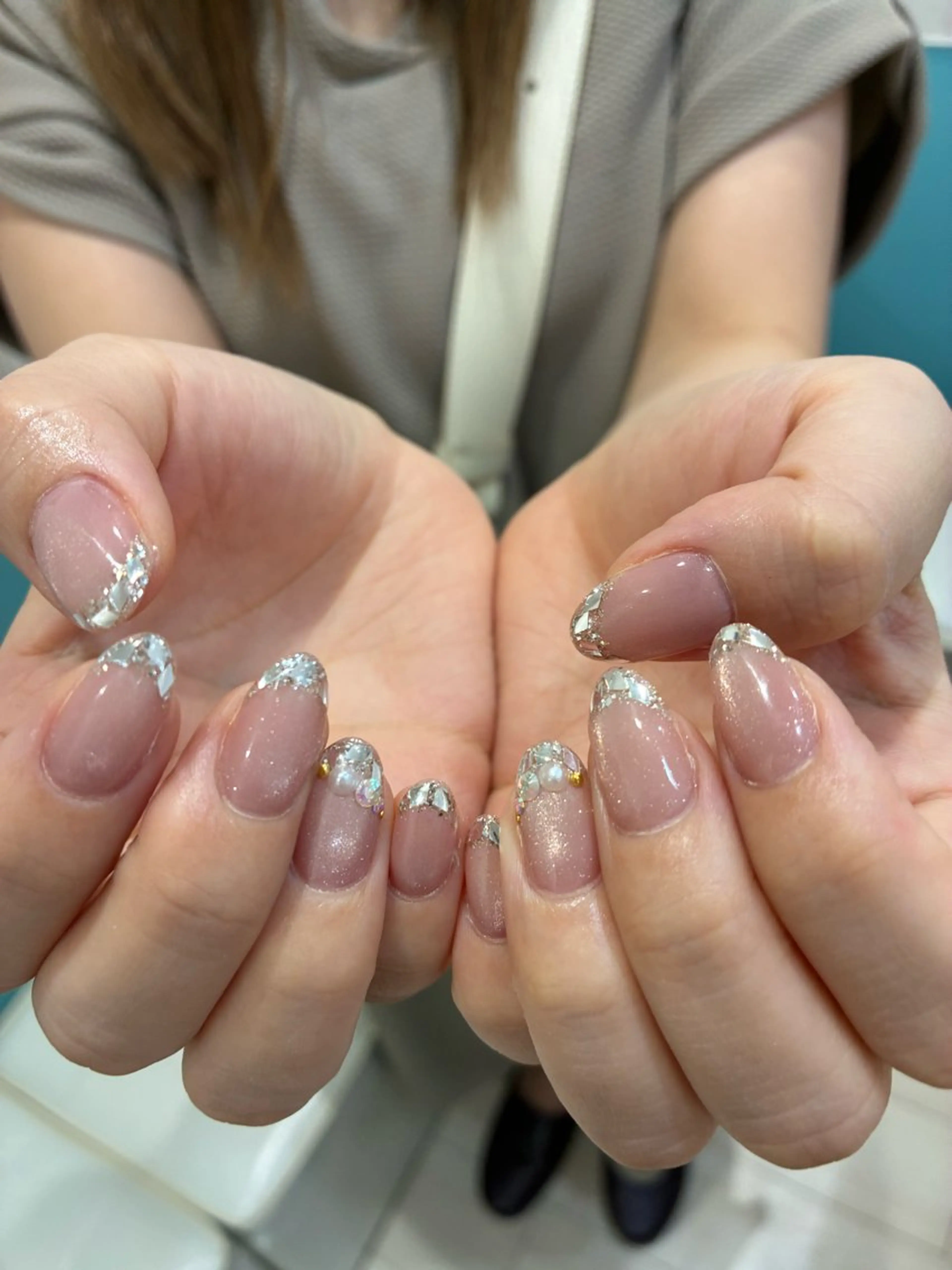 ネイル フレンチネイル ガラスフレンチ ラメ(グリッター) ハンドネイル 13日3980円‼️ マグもデザインも◎のネイルデザイン