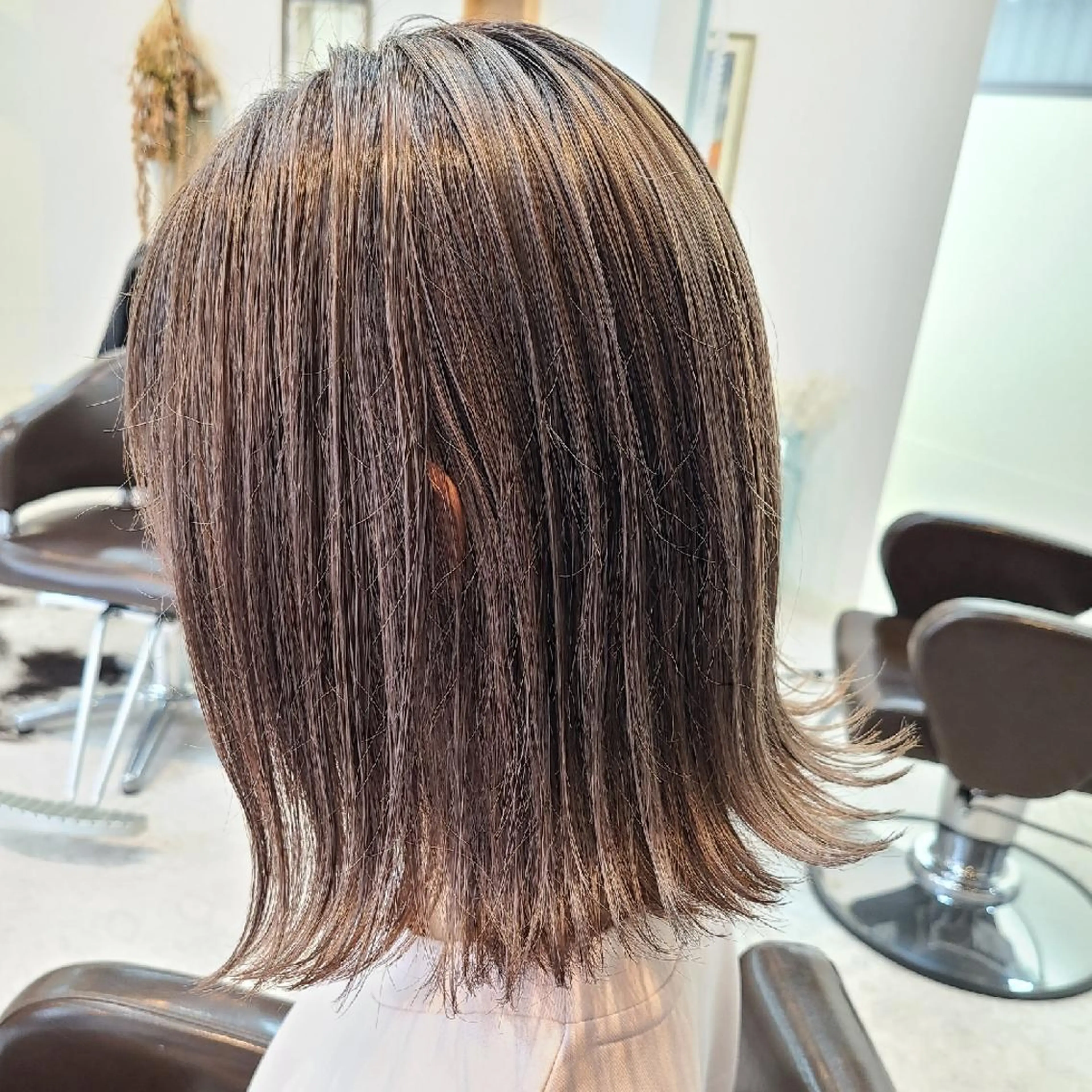 ミディアム カラー グレージュ ヘアカラー トリートメント ブリーチカラー🌈 嘉名 真樹のヘアスタイル