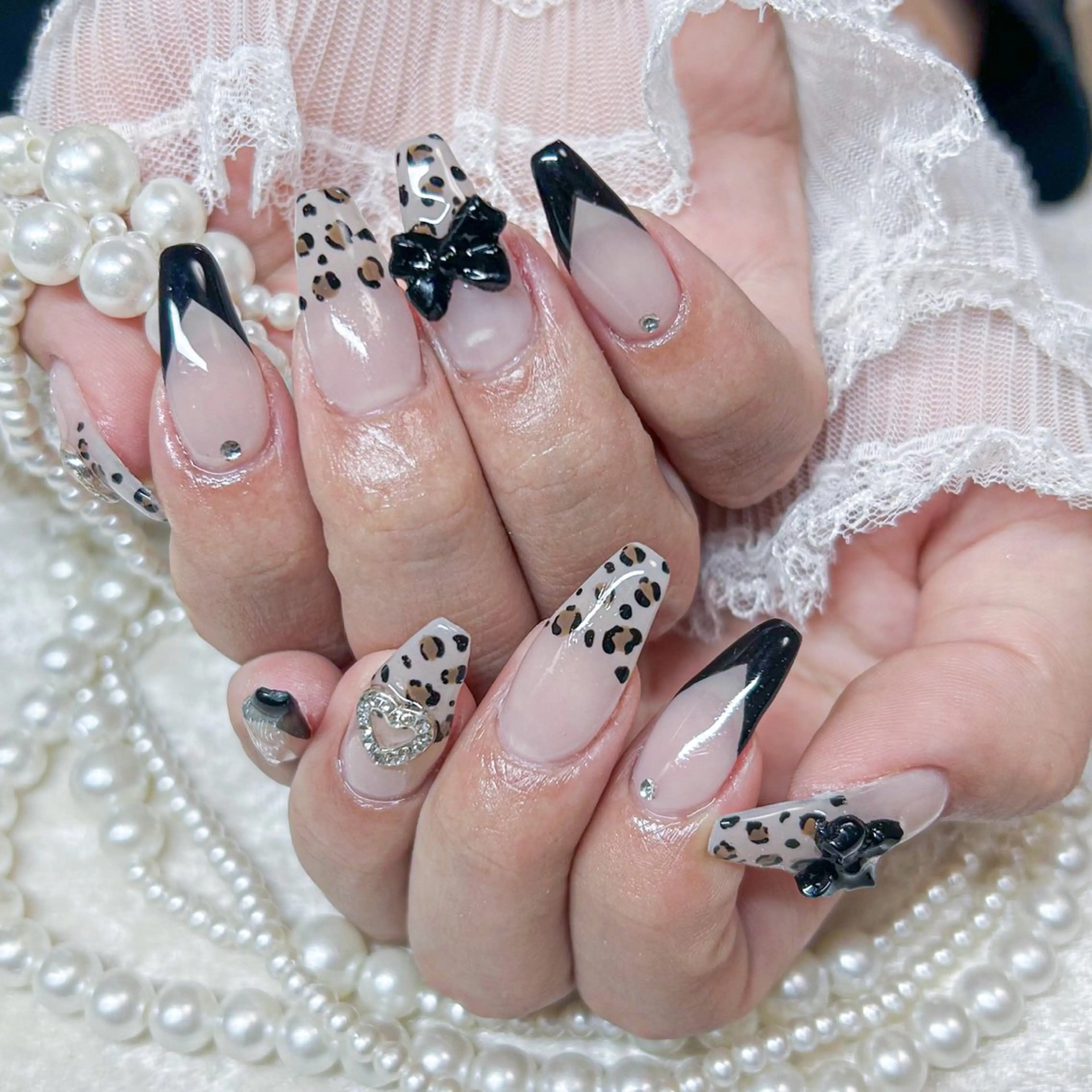 ネイル アートネイル 長さ出し フットネイル 韓国ネイル マグネットネイル ハンドネイル Minami 🍓のネイルデザイン