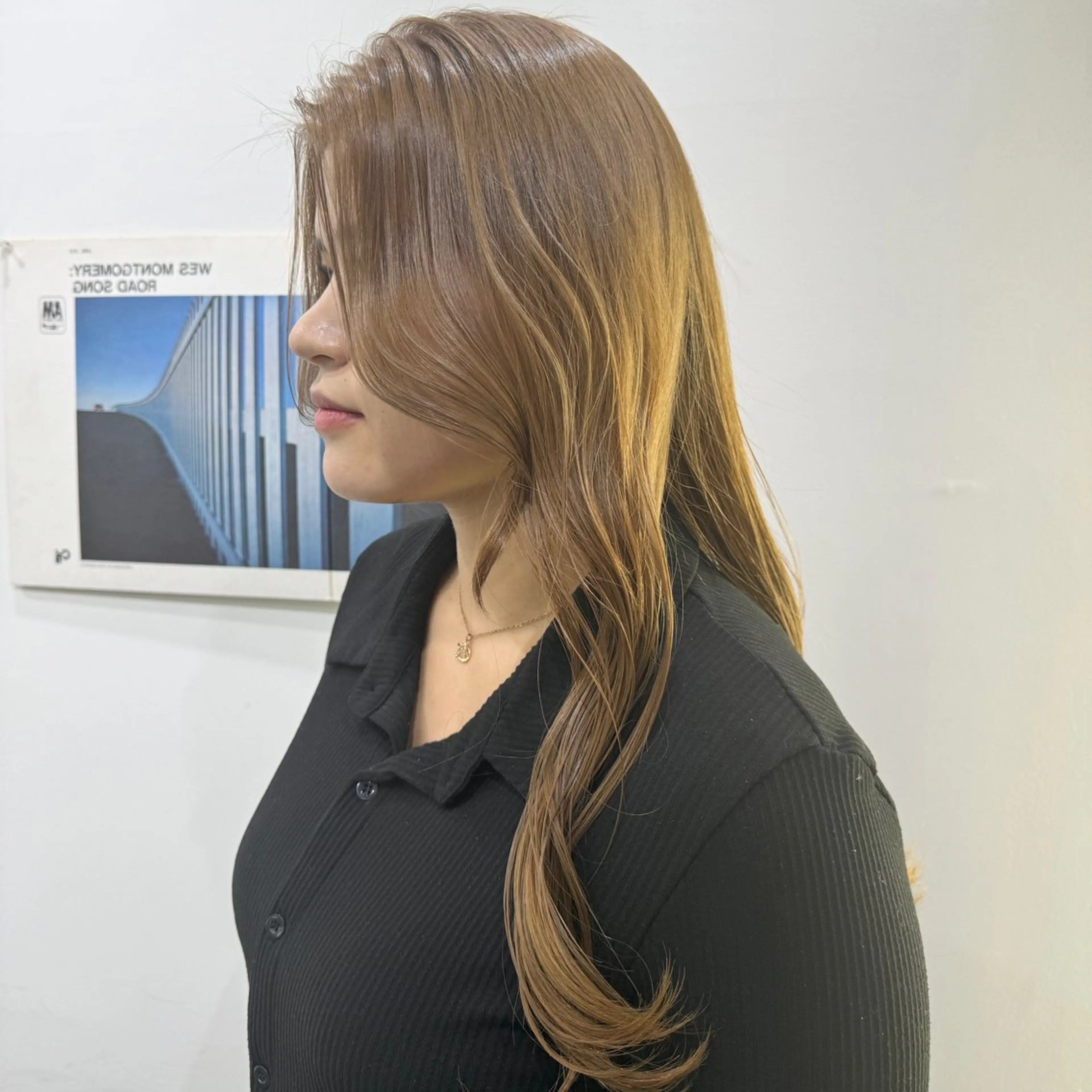 カラー ヘアカラー トリートメント 艶髪ハイトーン× ボブ🥣アイネのヘアスタイル