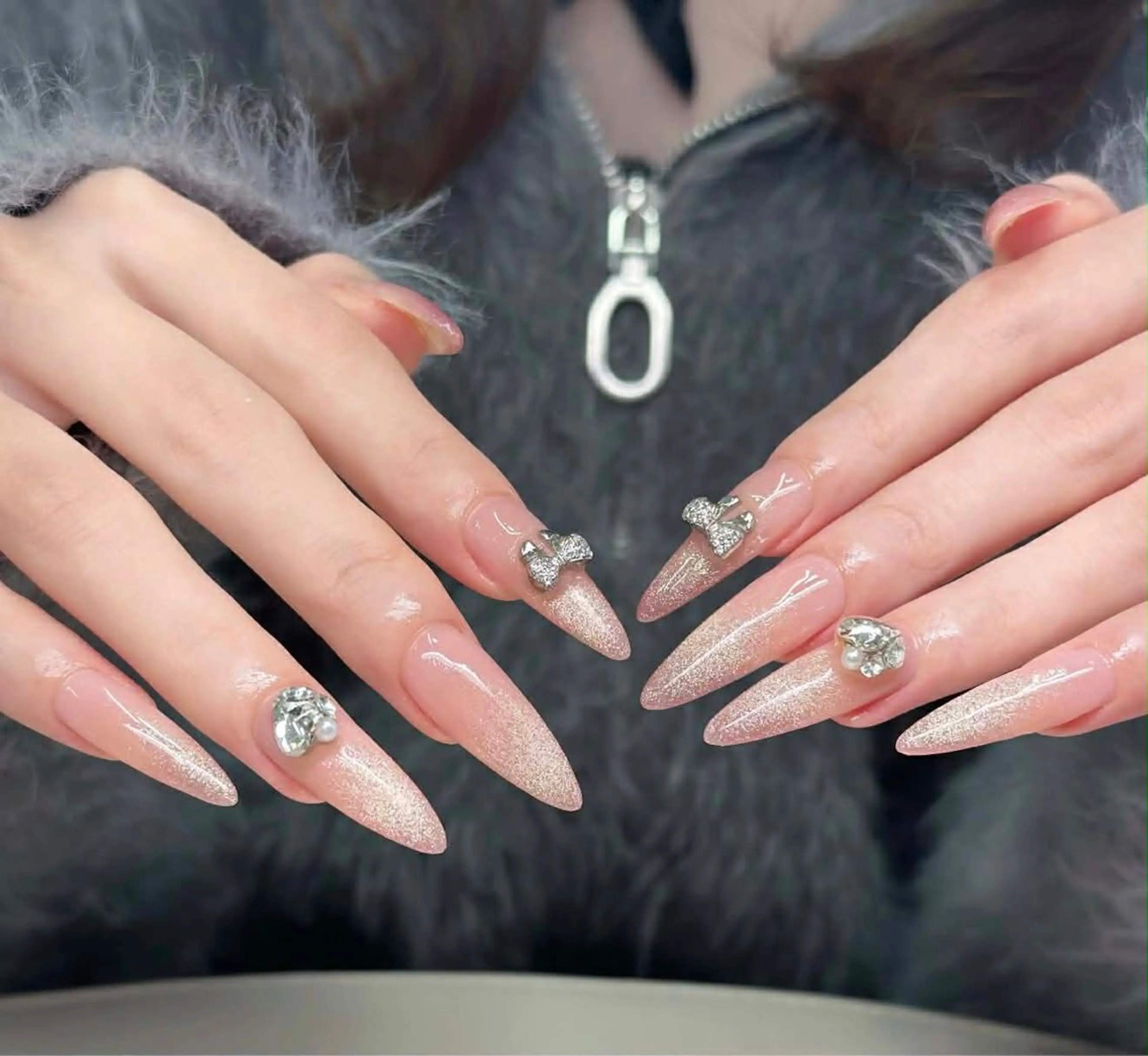 ネイル オーロラネイル ブルー チークネイル 長さ出し フットネイル ハンドネイル JIN 168 新大久保のネイルデザイン