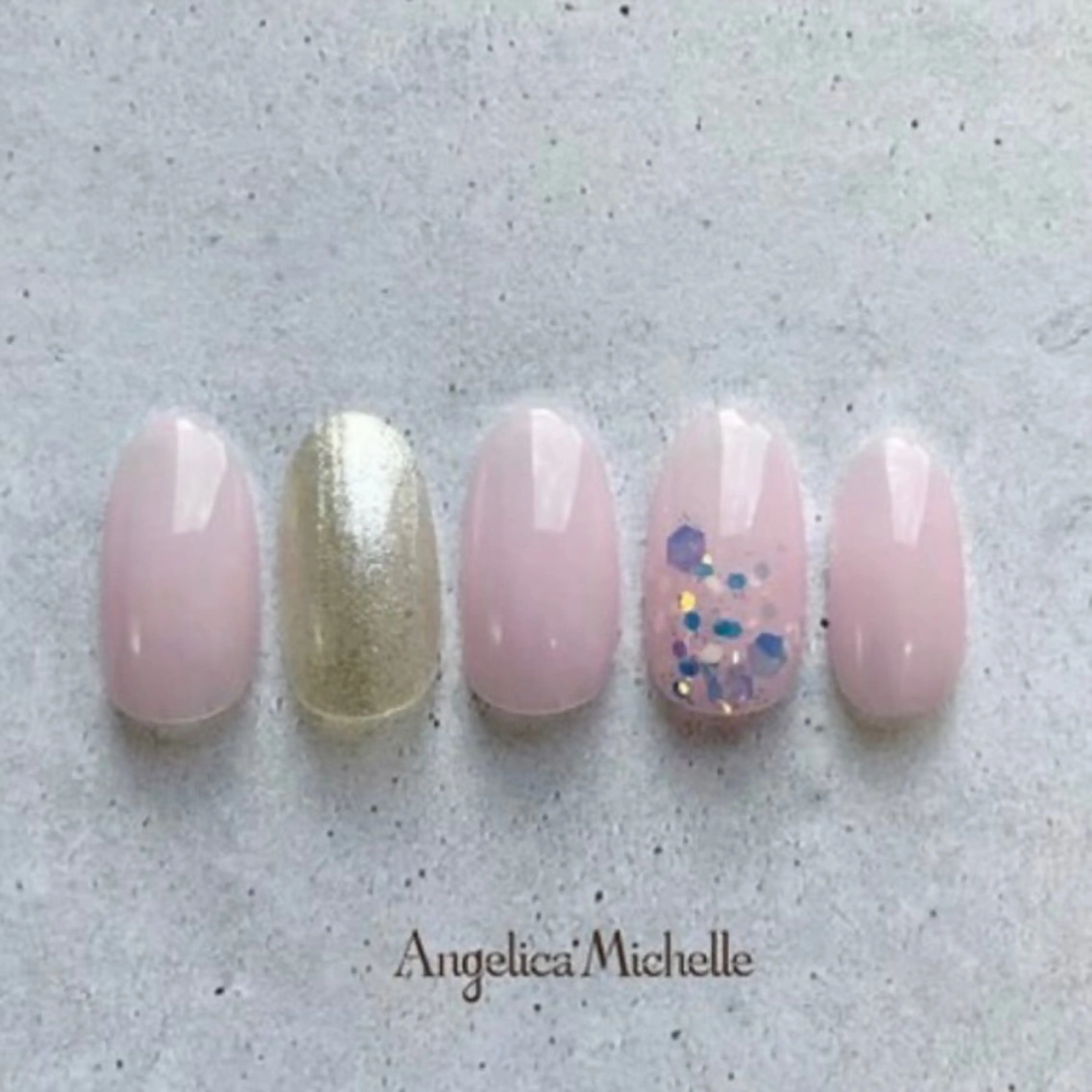 ネイル シンプルネイル NANAMI ・のネイルデザイン