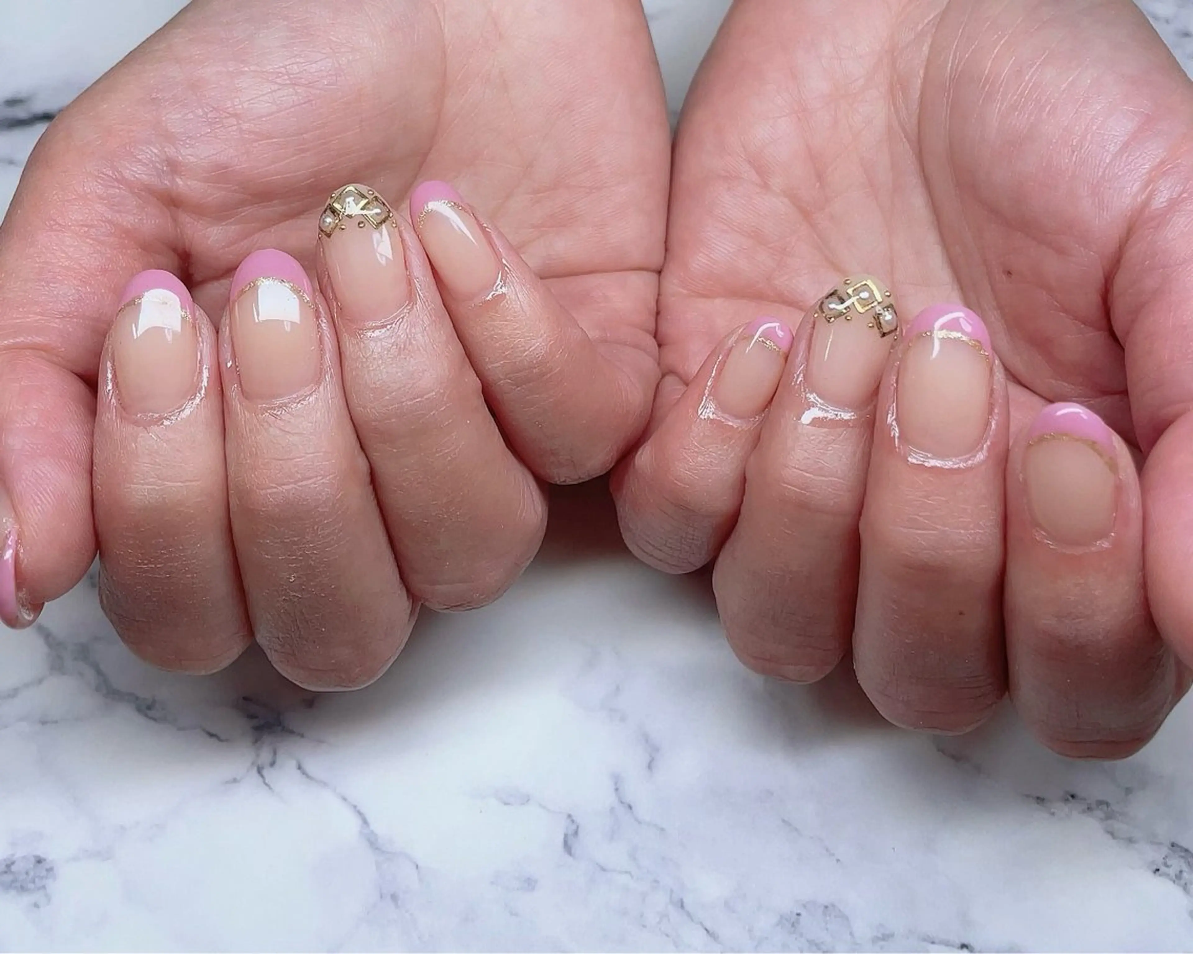 ネイル フレンチネイル ラメ(グリッター) ピンク ハンドネイル NailbyN所属・Nail_by N1のネイルデザイン