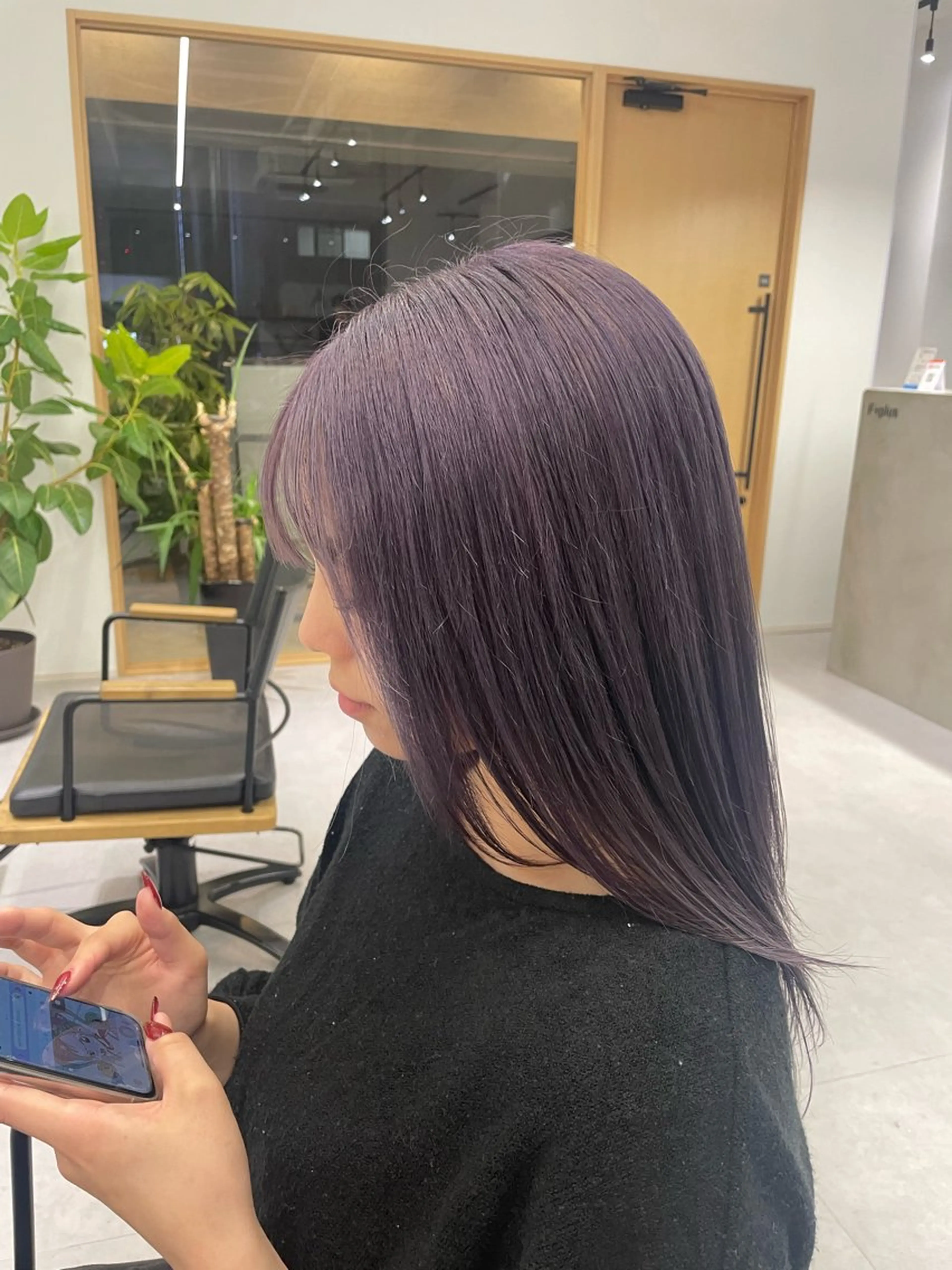 セミロング カラー ブリーチ ラベンダーカラー F Plus所属・楠本 流星のヘアスタイル