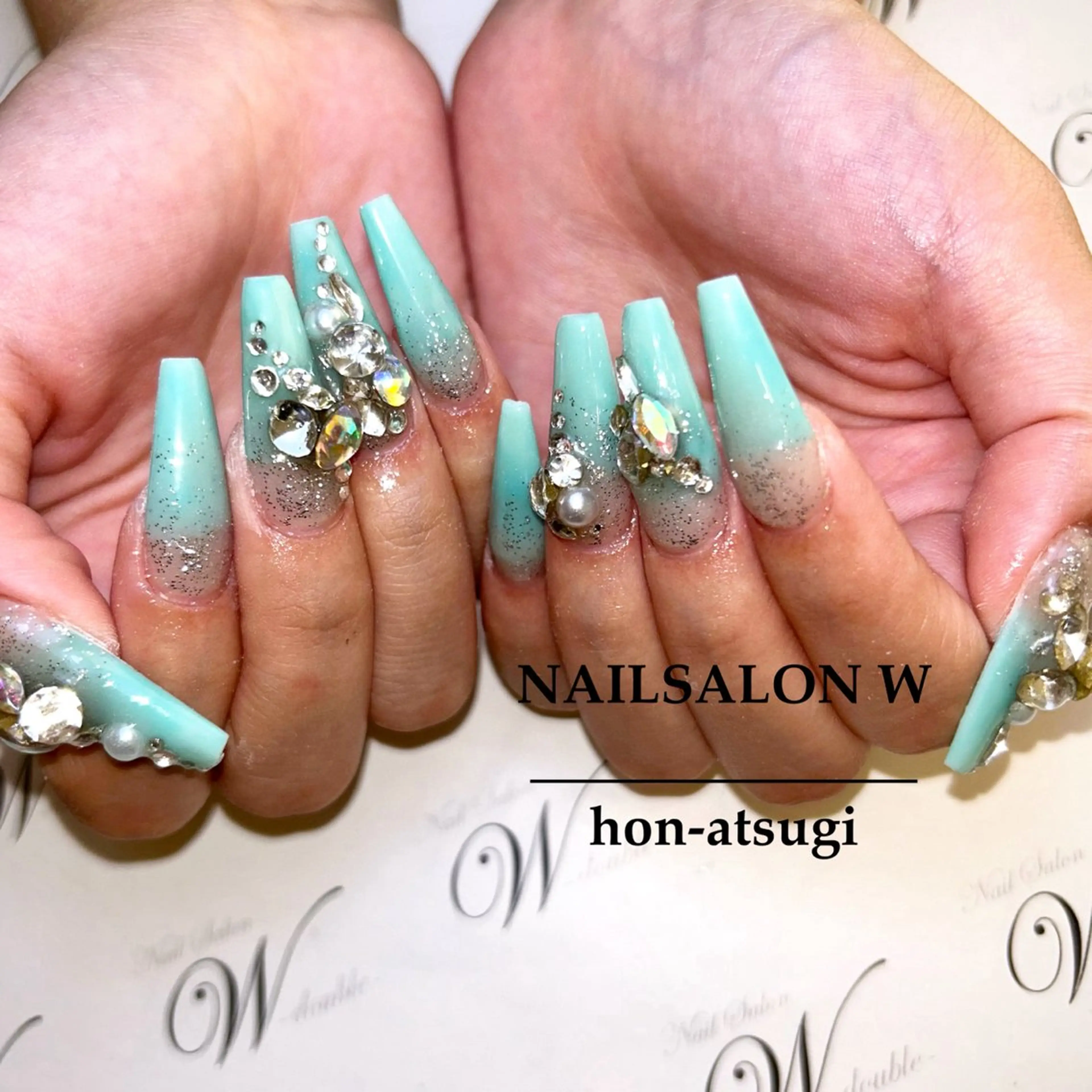 セミロング ハンドネイル ネイルサロン ダブルのネイルデザイン