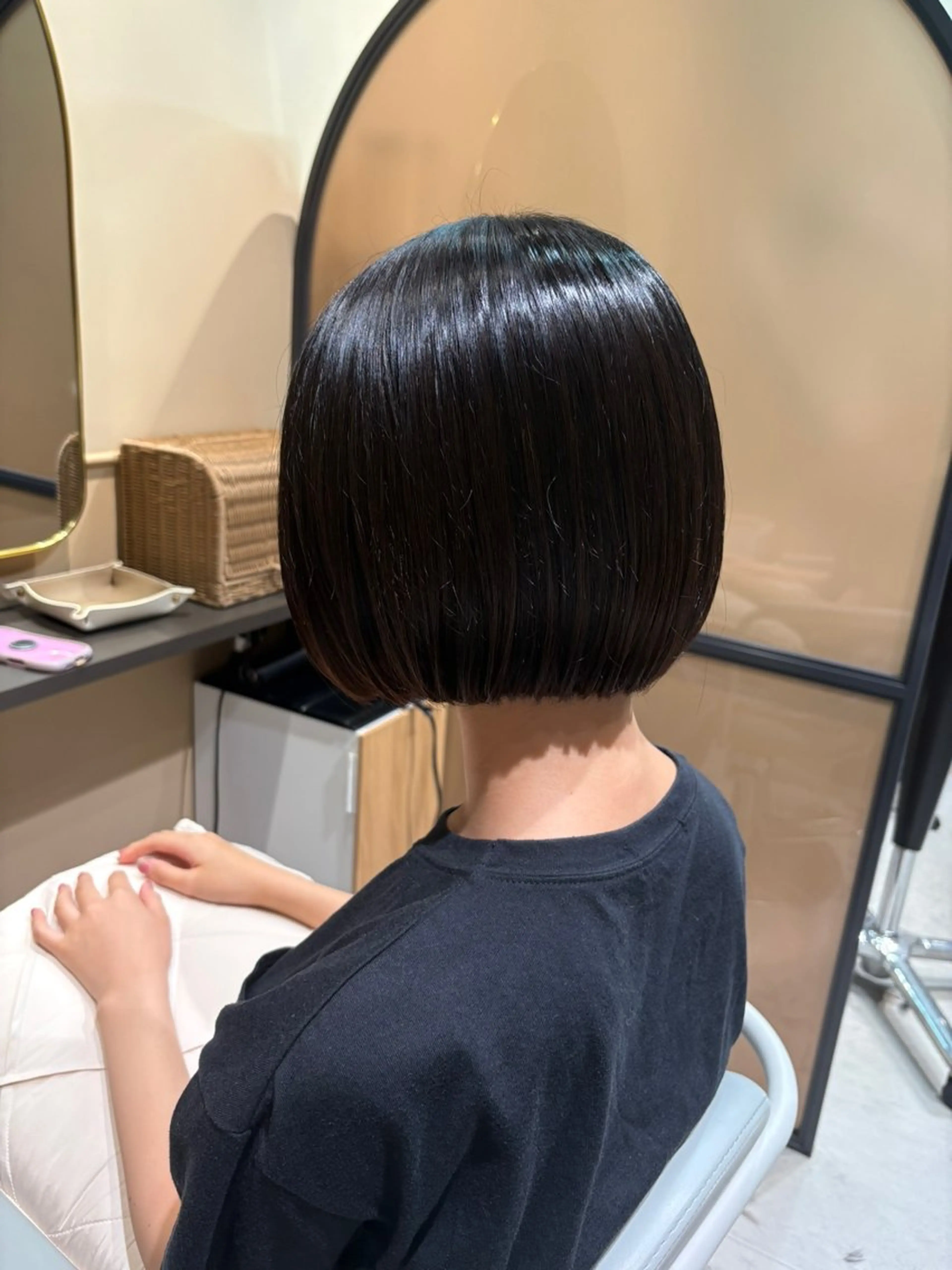 ミディアム 切りっぱなしボブ ボブ 髪質改善 酸性ストレート TV出演&受賞歴有☆ 宮本輝正のヘアスタイル