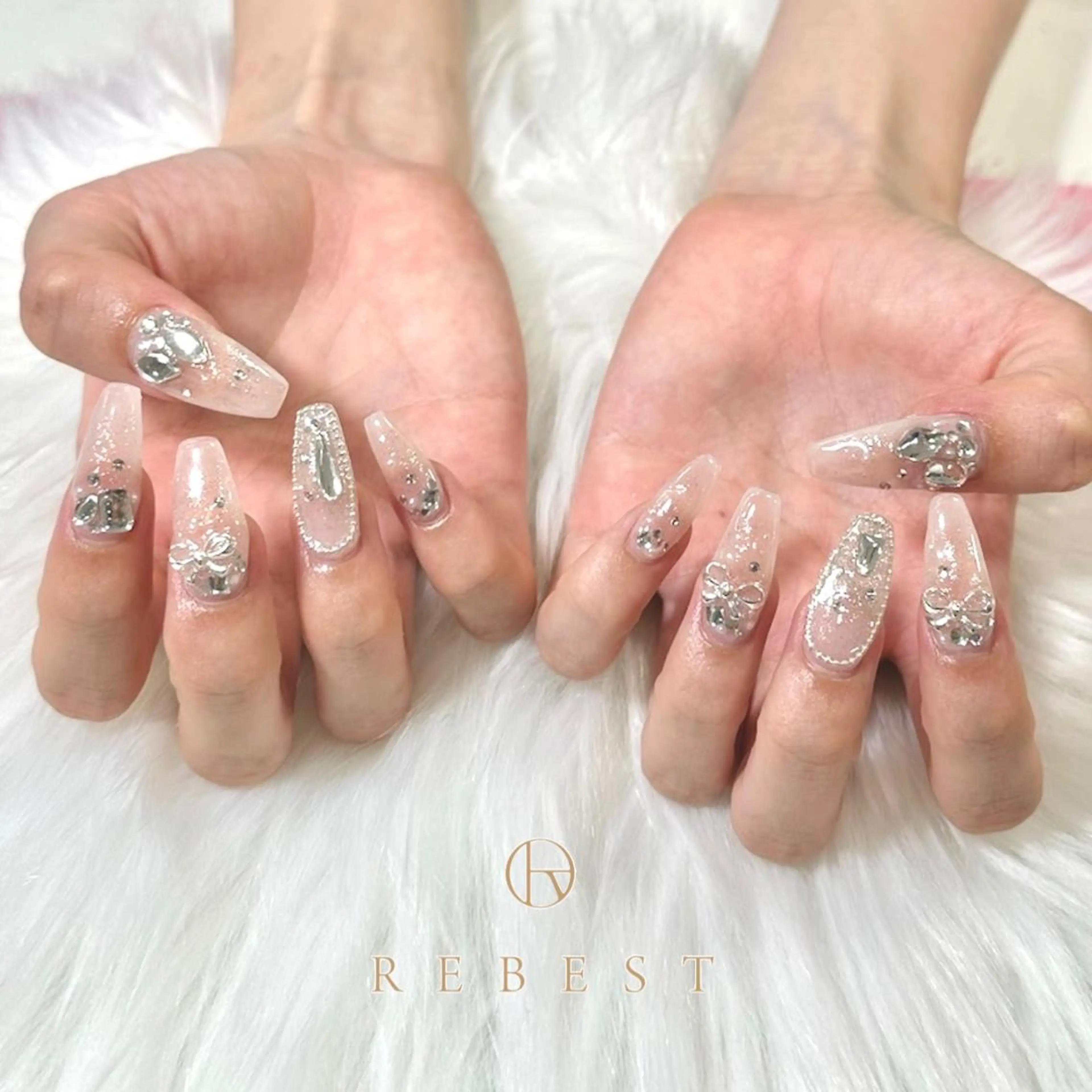 ネイル ❤️💛REBEST 付け放題Nailのネイルデザイン