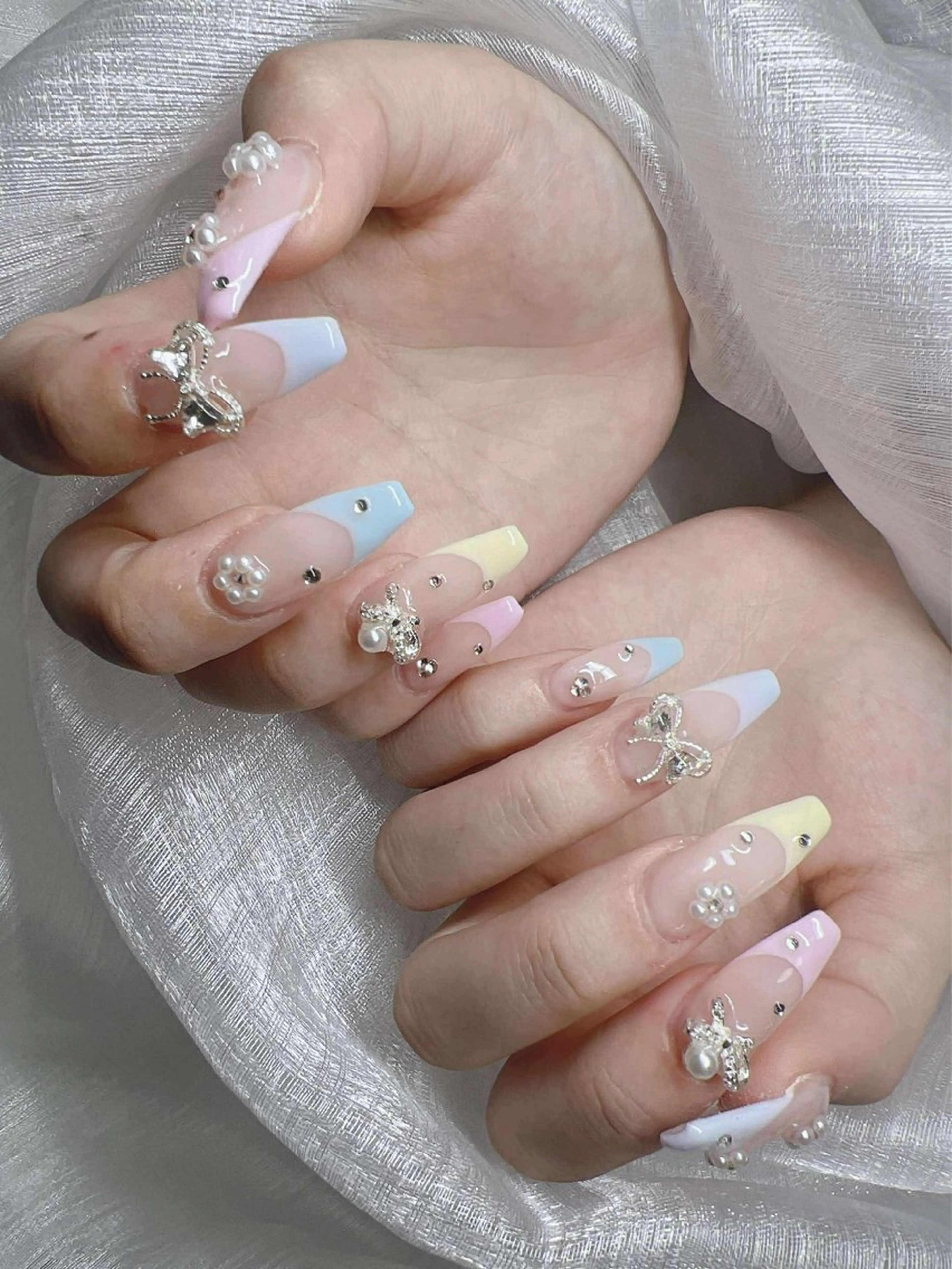 ネイル 長さ出し グラデーション 卒業式 キラキラネイル マグネットネイル ハンドネイル Lee Nailsのネイルデザイン