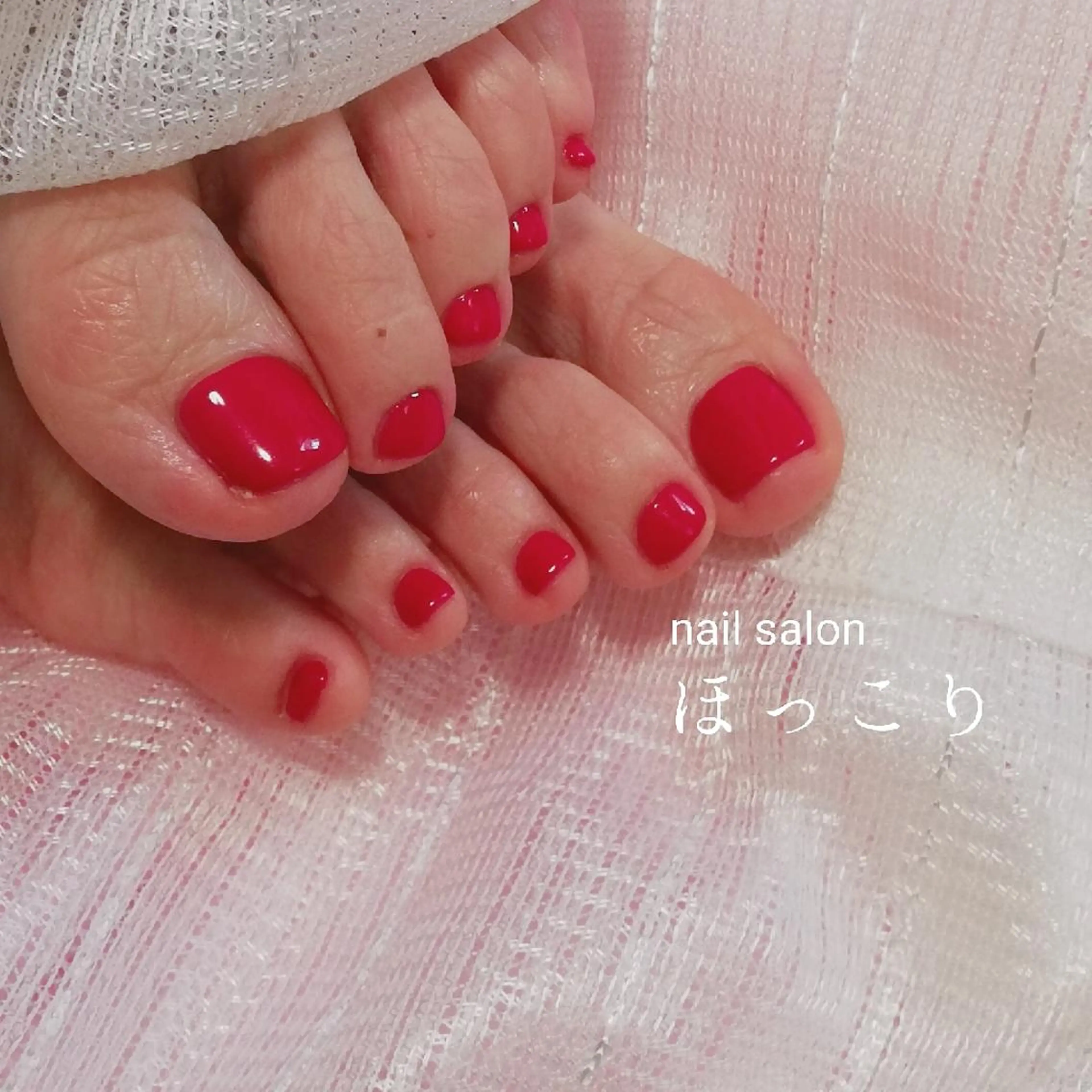 ネイル 赤色 フットネイル ネイルサロンほっこり kanaのネイルデザイン