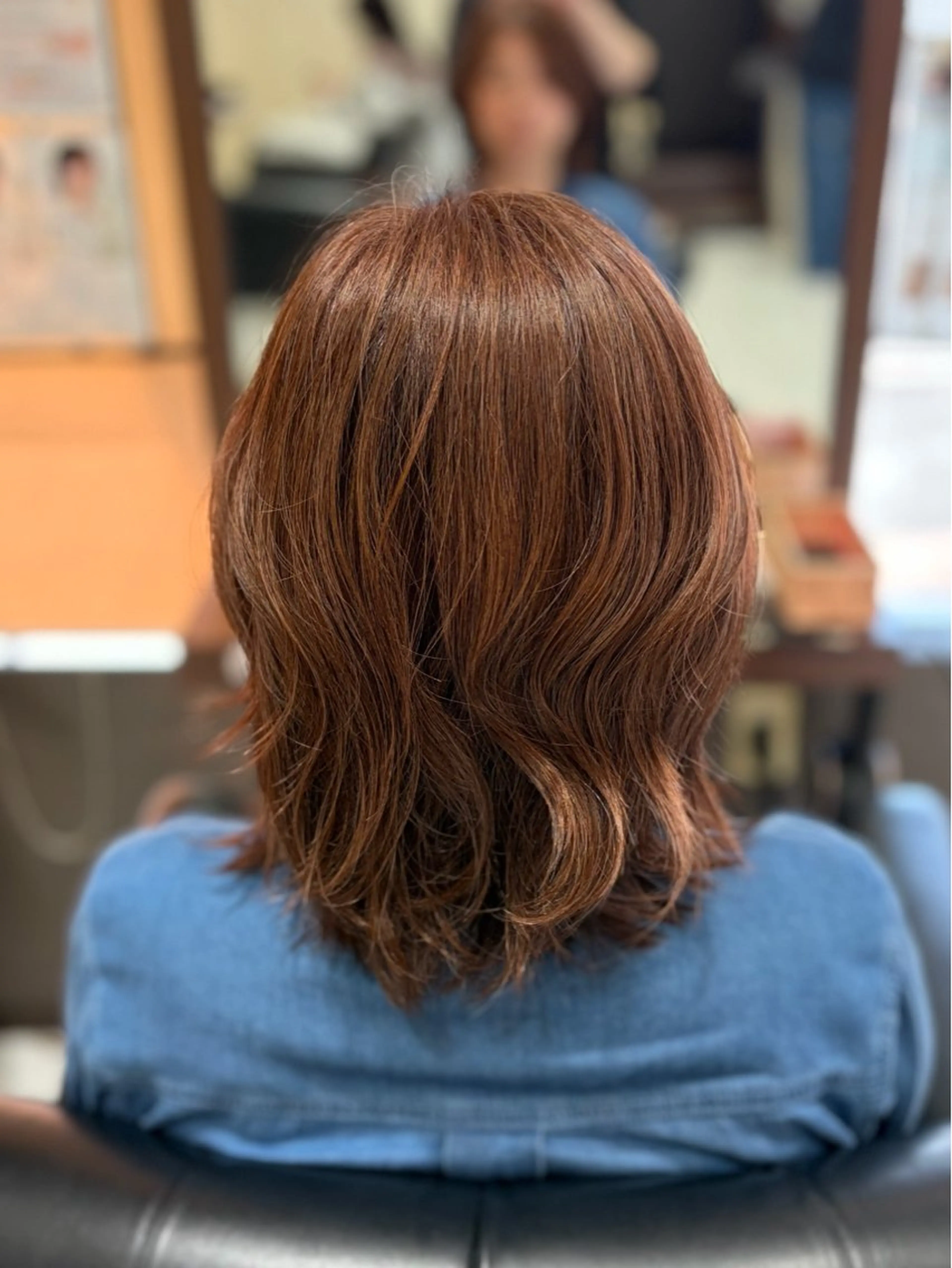 ミディアム カラー ベージュカラー イルミナカラー オレンジ オレンジベージュ カット ヘアカラー トリートメント Aphrodite 横手 亜紀のヘアスタイル