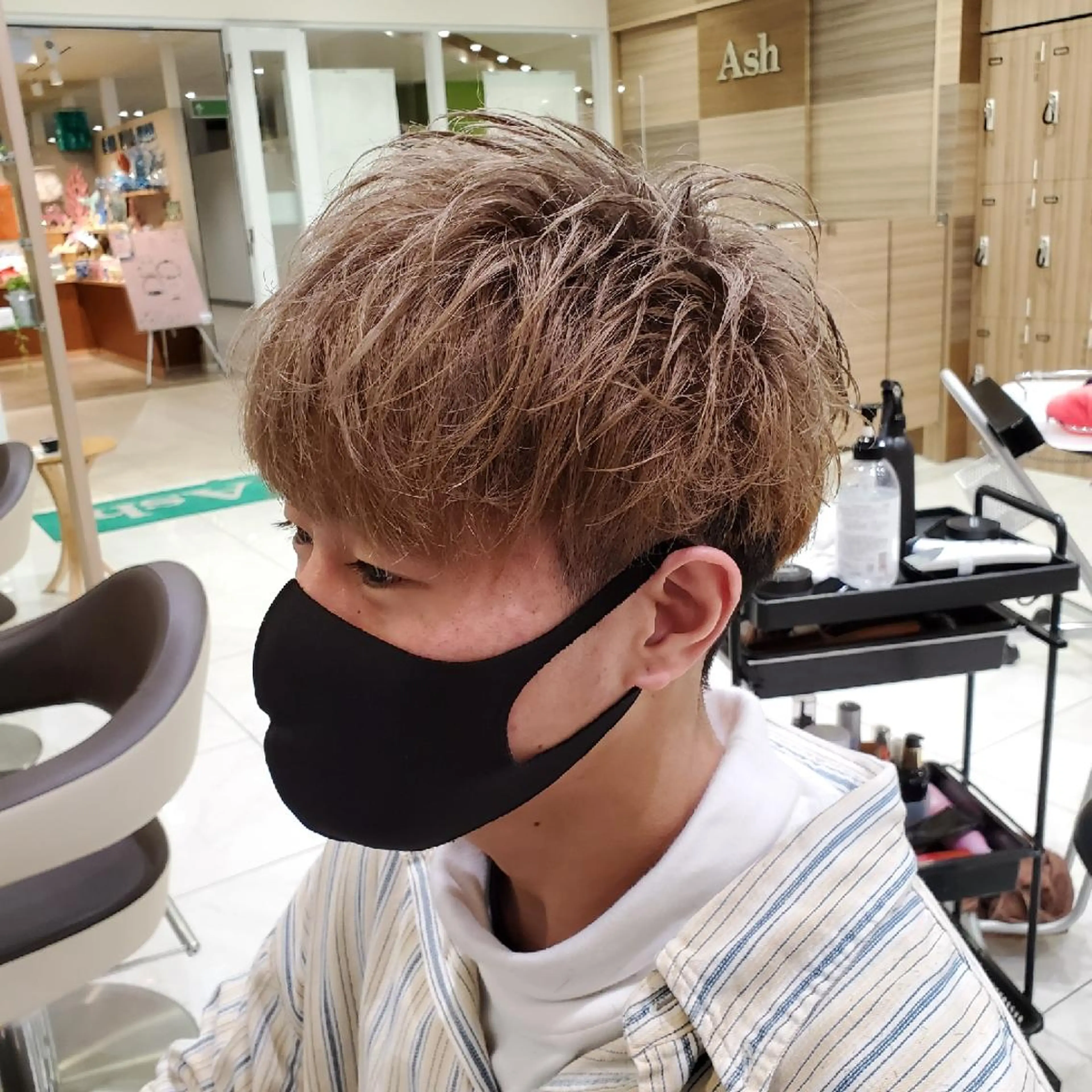 ショート カラー アッシュ ベージュカラー ブリーチ イルミナカラー 中村 和貴のヘアスタイル