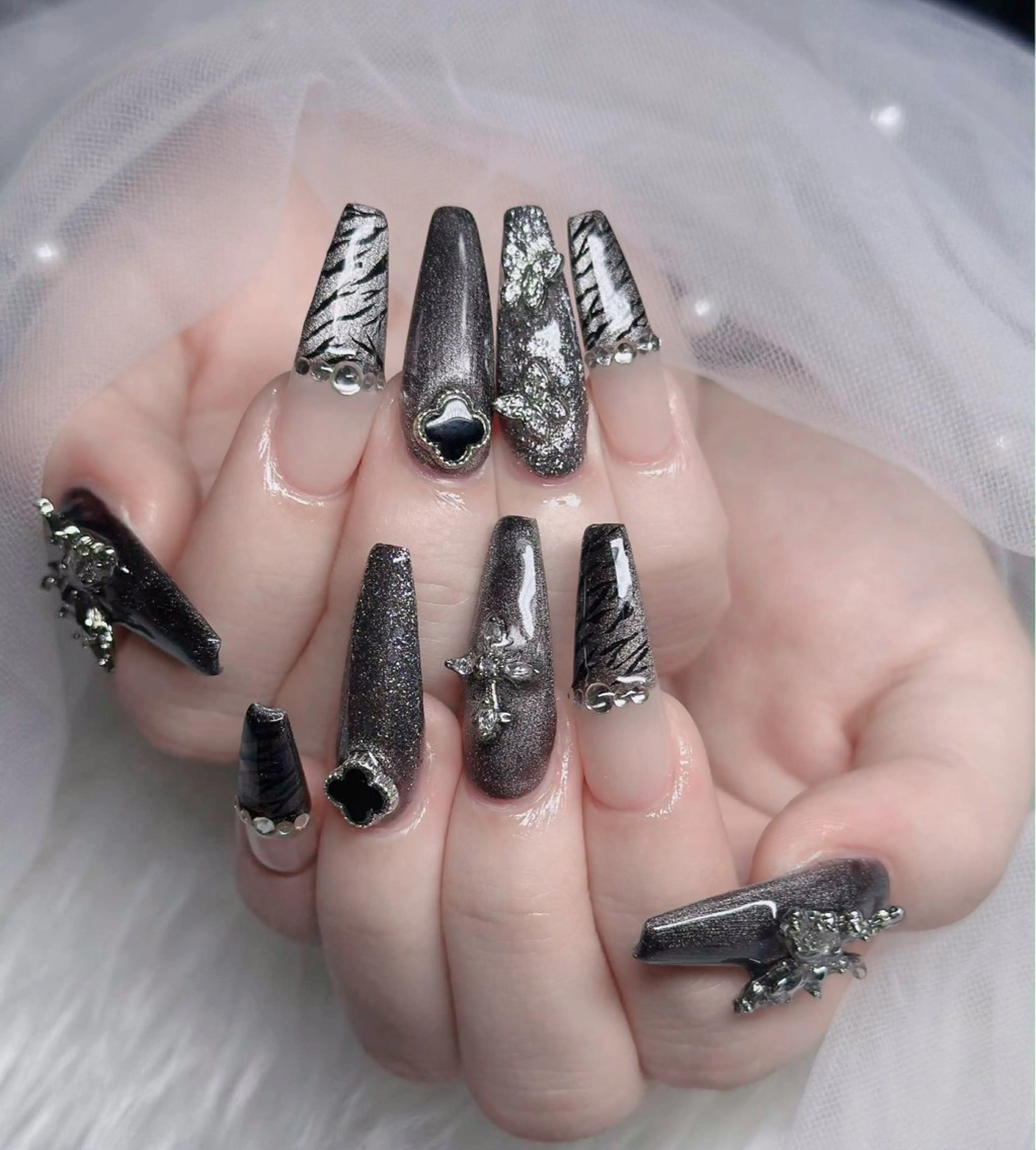 ネイル オーロラネイル フレンチネイル ジェルネイル ハロウィン キラキラネイル ハンドネイル H.baby Nail Salonのネイルデザイン