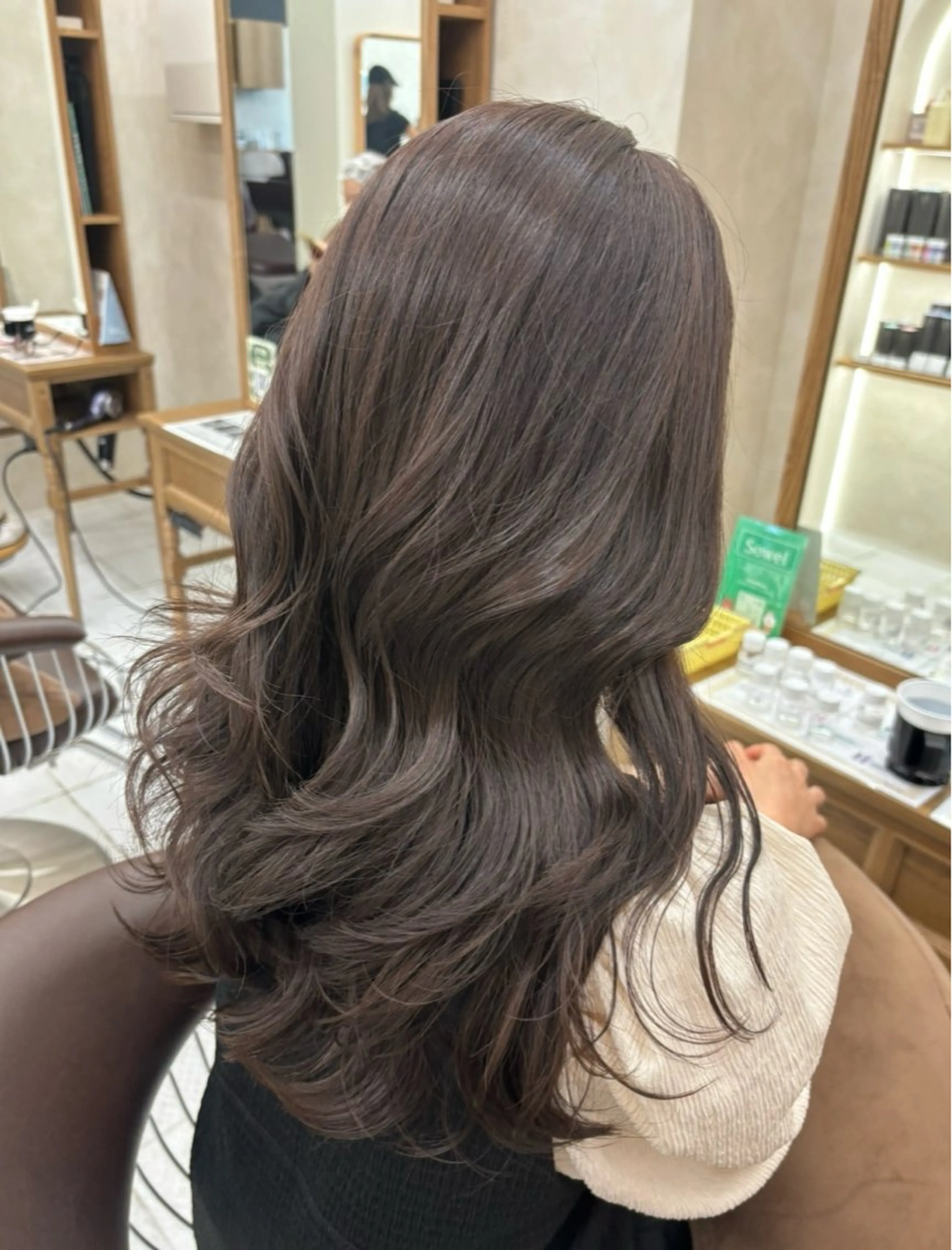 ロング カラー カット ヘアカラー トリートメント 暖色カラー/ブリーチ なしカラー/艶カラーのヘアスタイル