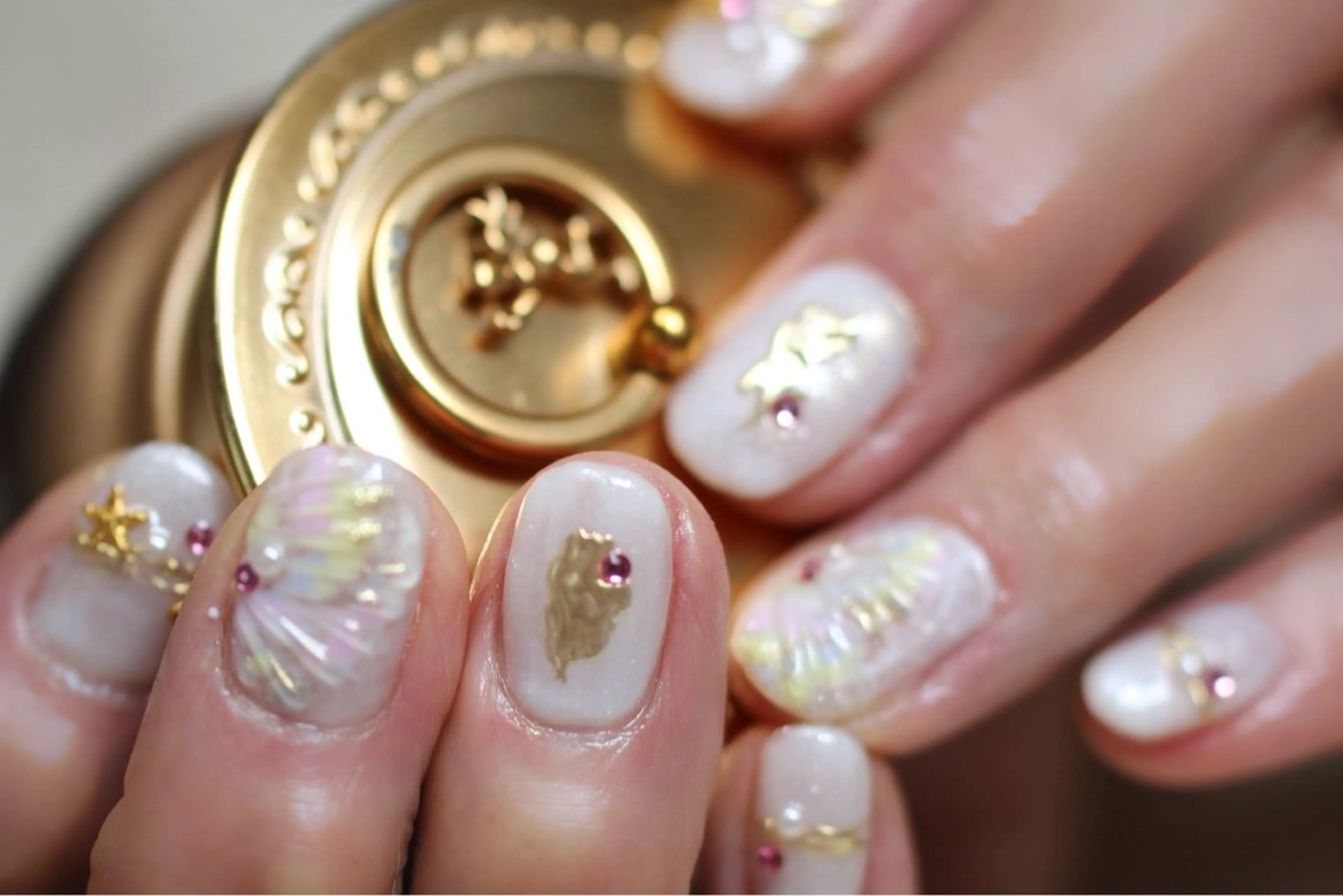 ネイル ピーコックネイル ママリンド　志村坂上店所属・しみ えんのネイルデザイン