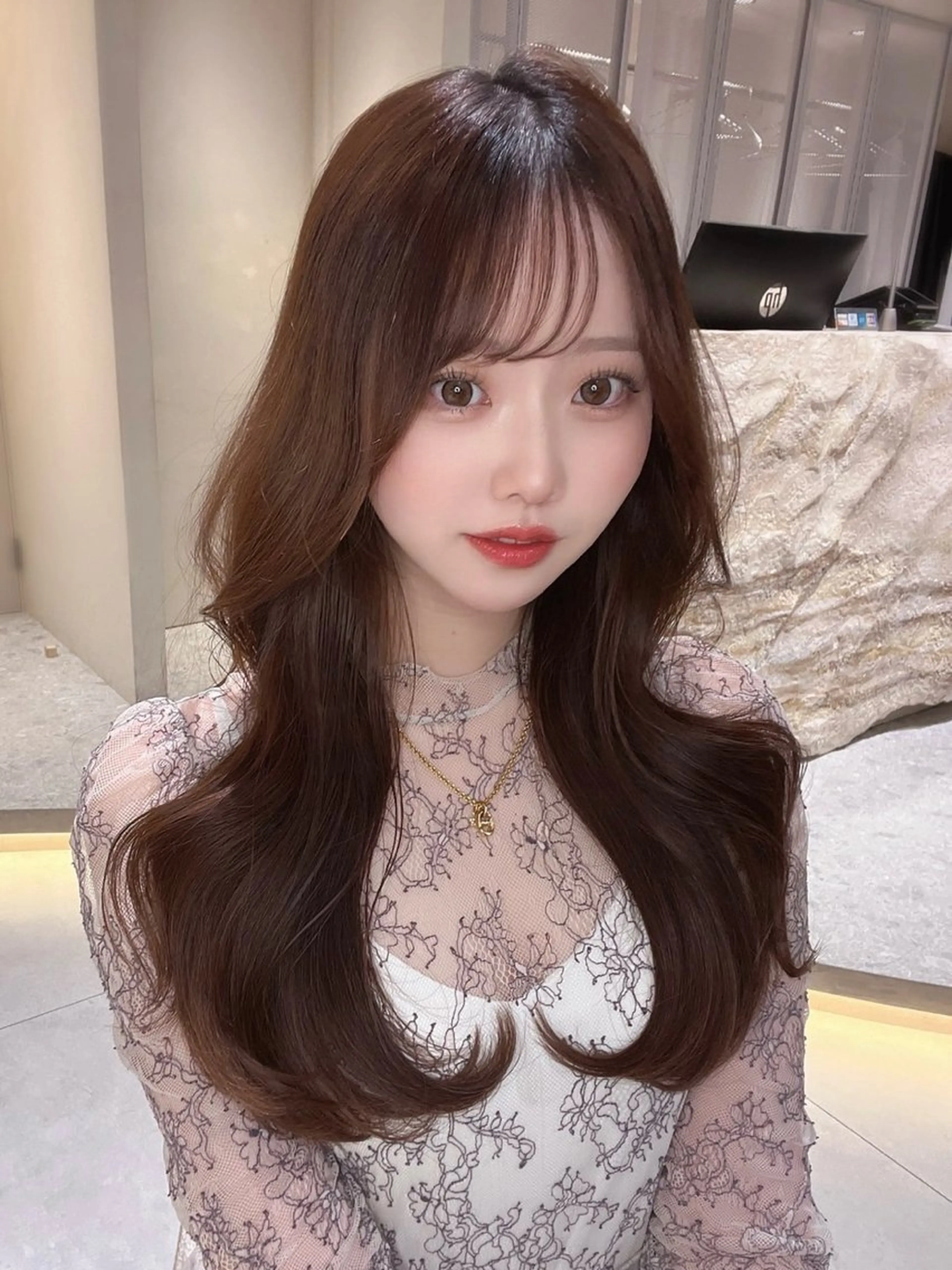 セミロング カット ヘアカラー トリートメント shion 透明感カラーのヘアスタイル