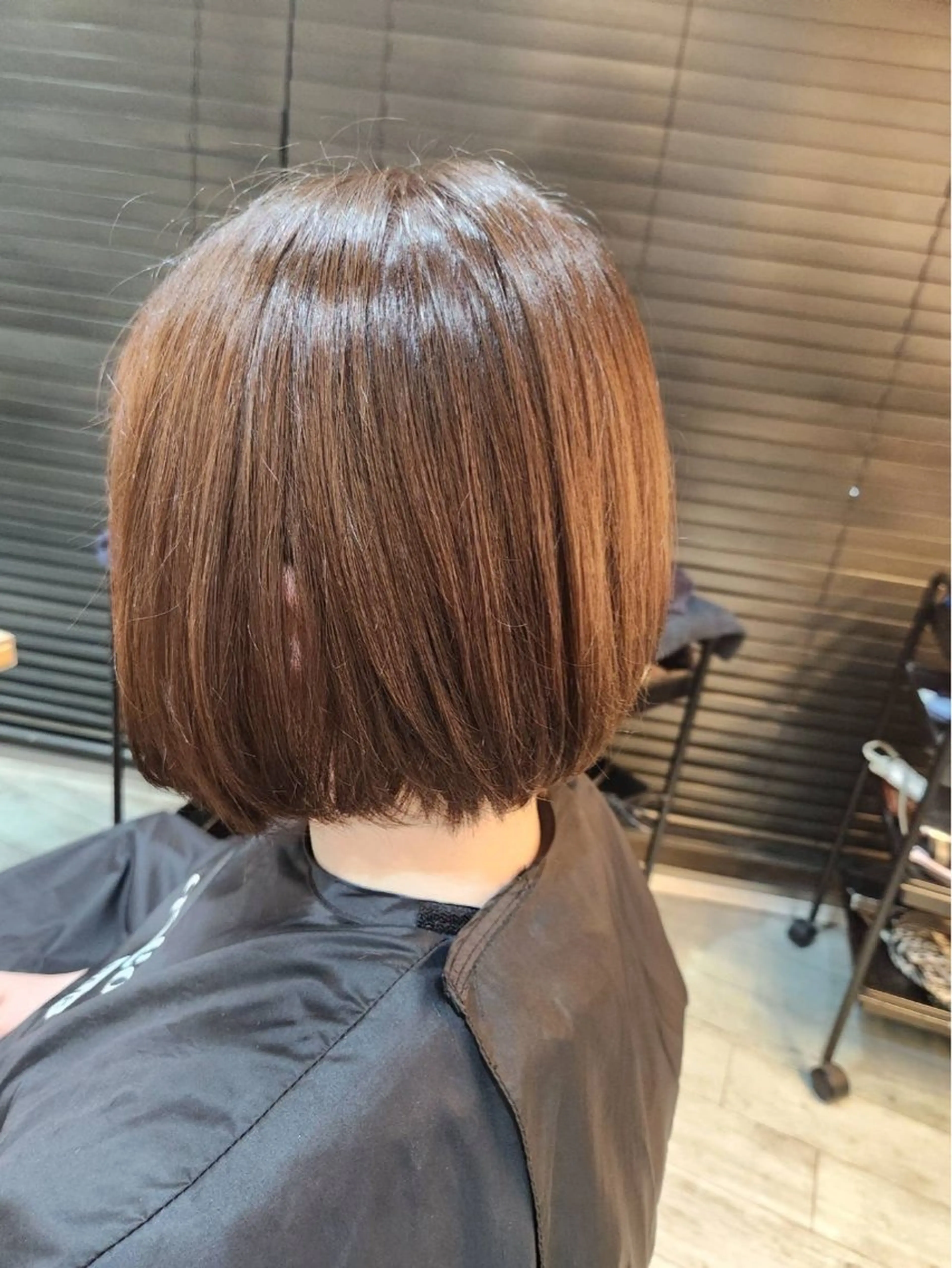 ショート ヘアカラー 坂田 菜摘のヘアスタイル