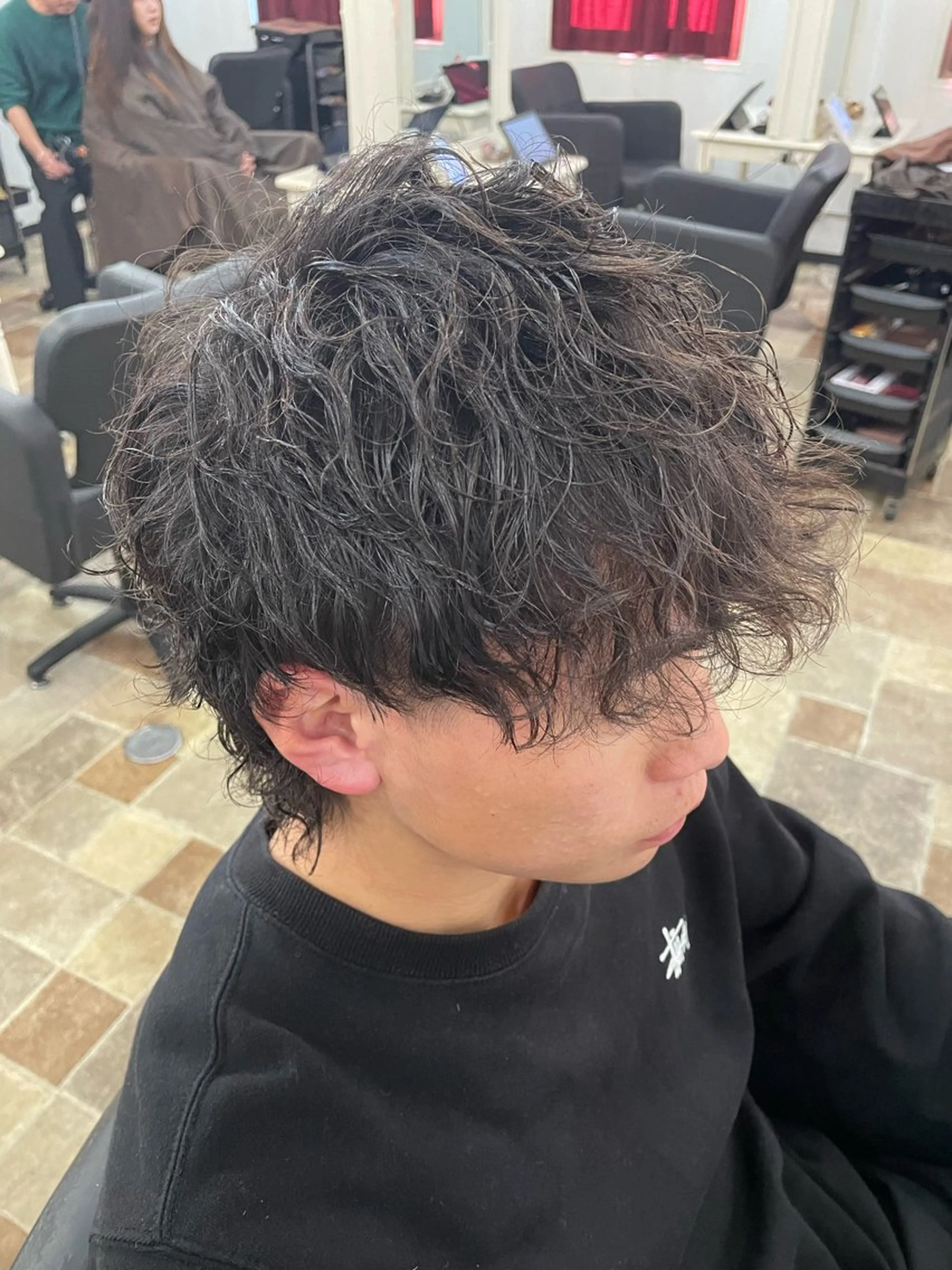 メンズ メンズパーマ メンズツイストパーマ メンズウルフカット ウルフカット ツイストパーマ アンフィーヘアー所属・amphihair 高橋祐也のヘアスタイル