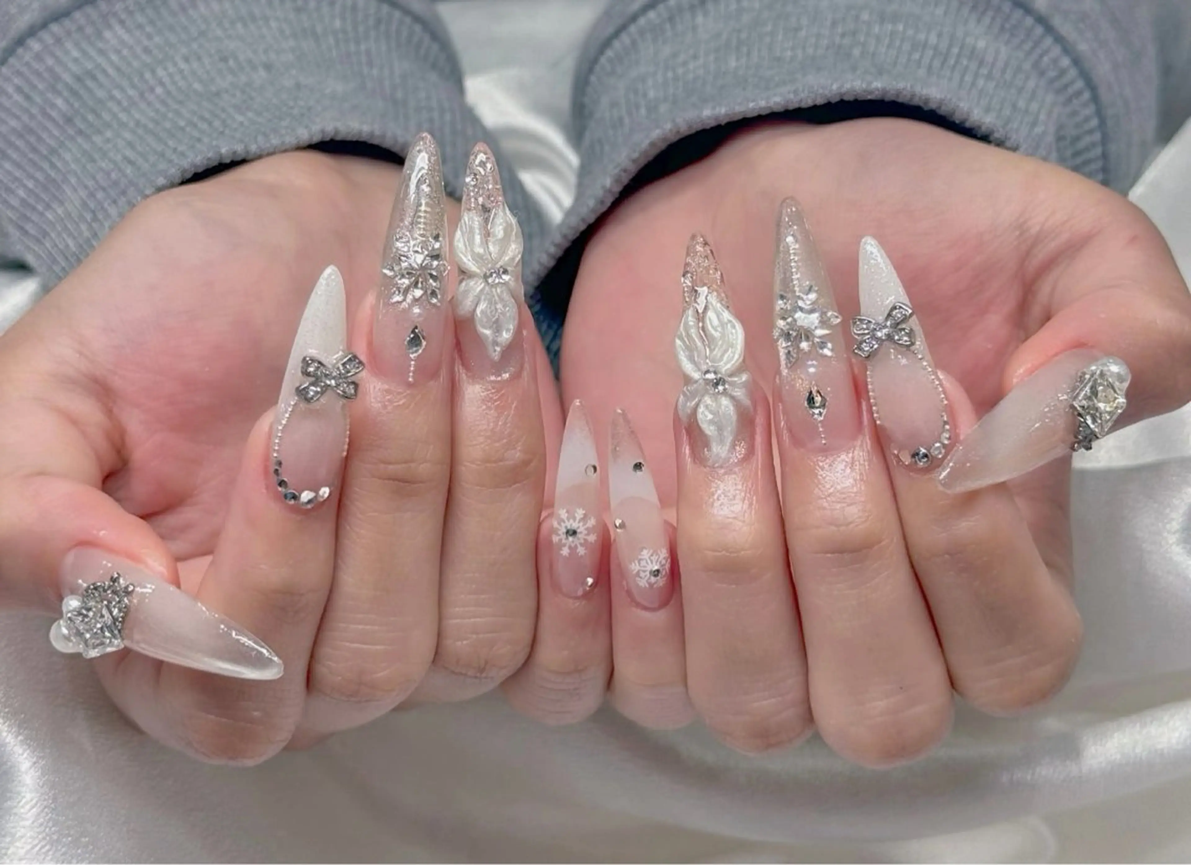 ネイル オーロラネイル ブルー チークネイル フットネイル フレンチネイル ハンドネイル REI レイのネイルデザイン