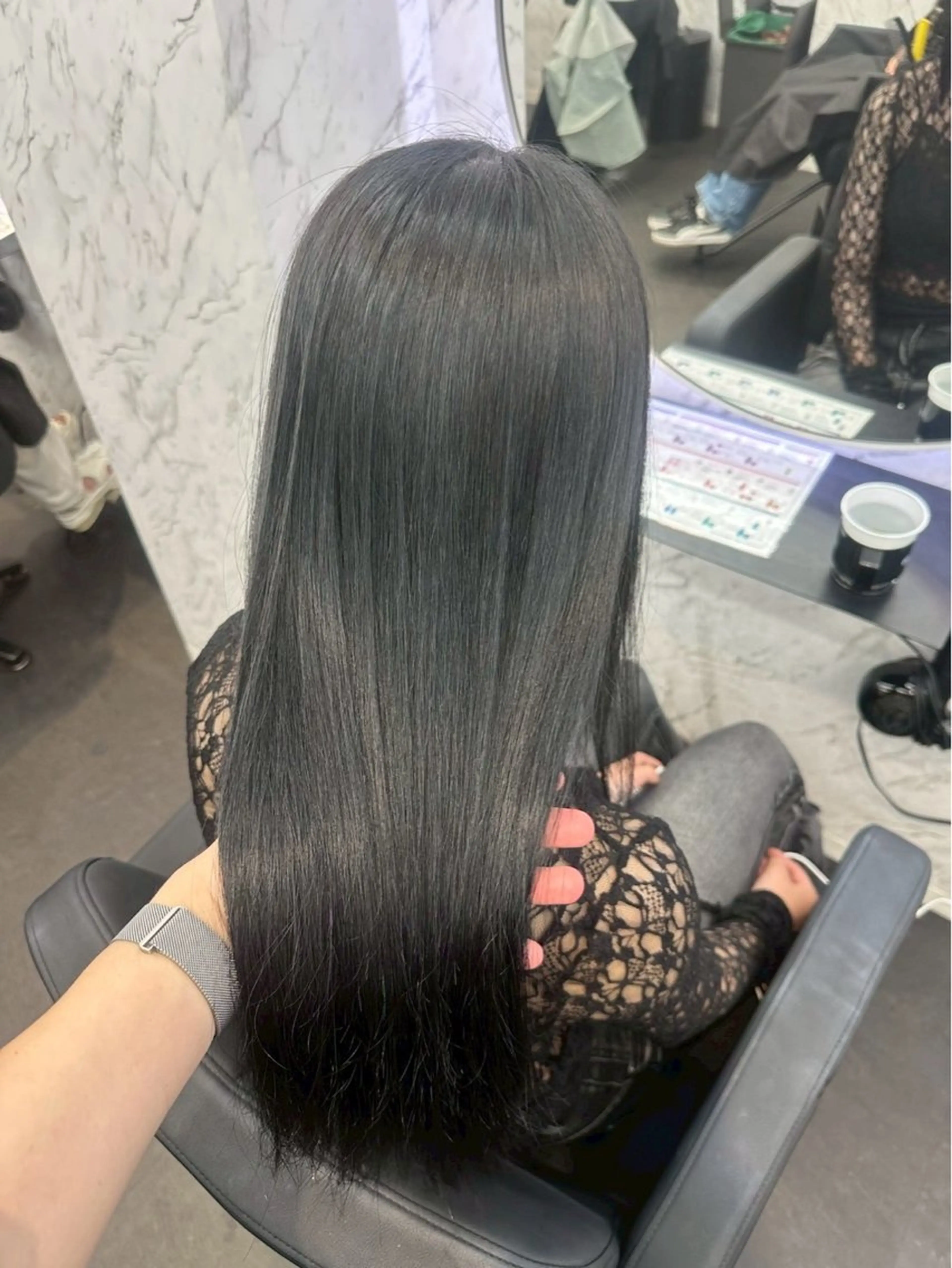 カラー 黒髪 ブルーカラー ブルーブラック 透明感カラー hair salon dot.mooda所属・레온⋆✦ Leon 透明感✨️Colorのヘアスタイル