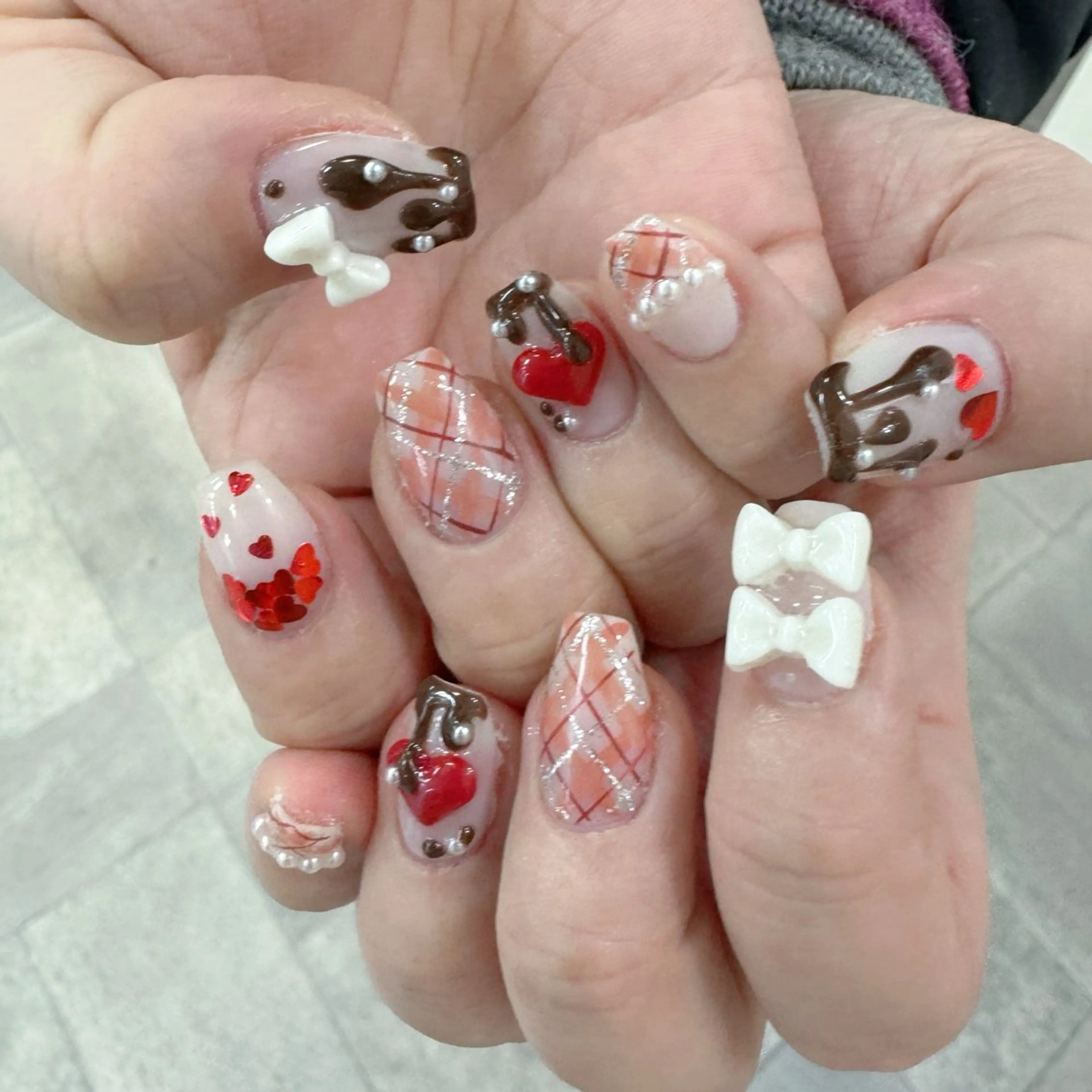 ネイル チークネイル ガーリー キラキラネイル 韓国ネイル リボン ハンドネイル NailPrincess所属・princess スカルプ専門店のネイルデザイン