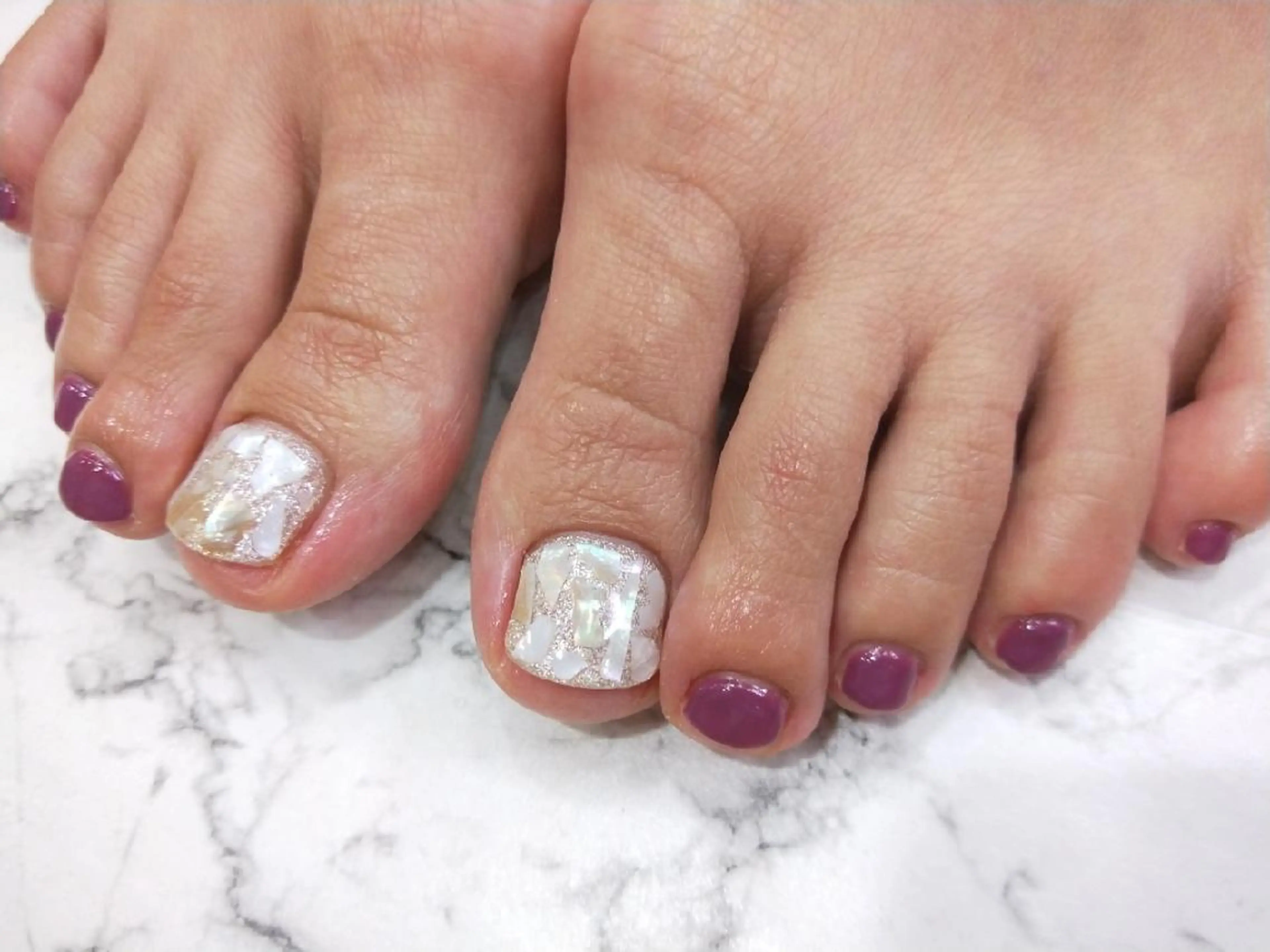 ネイル フットネイル R'well所属・はばすみれ🎀ﾈｲﾙ 光ﾌｪｲｼｬﾙ ﾍｱのネイルデザイン