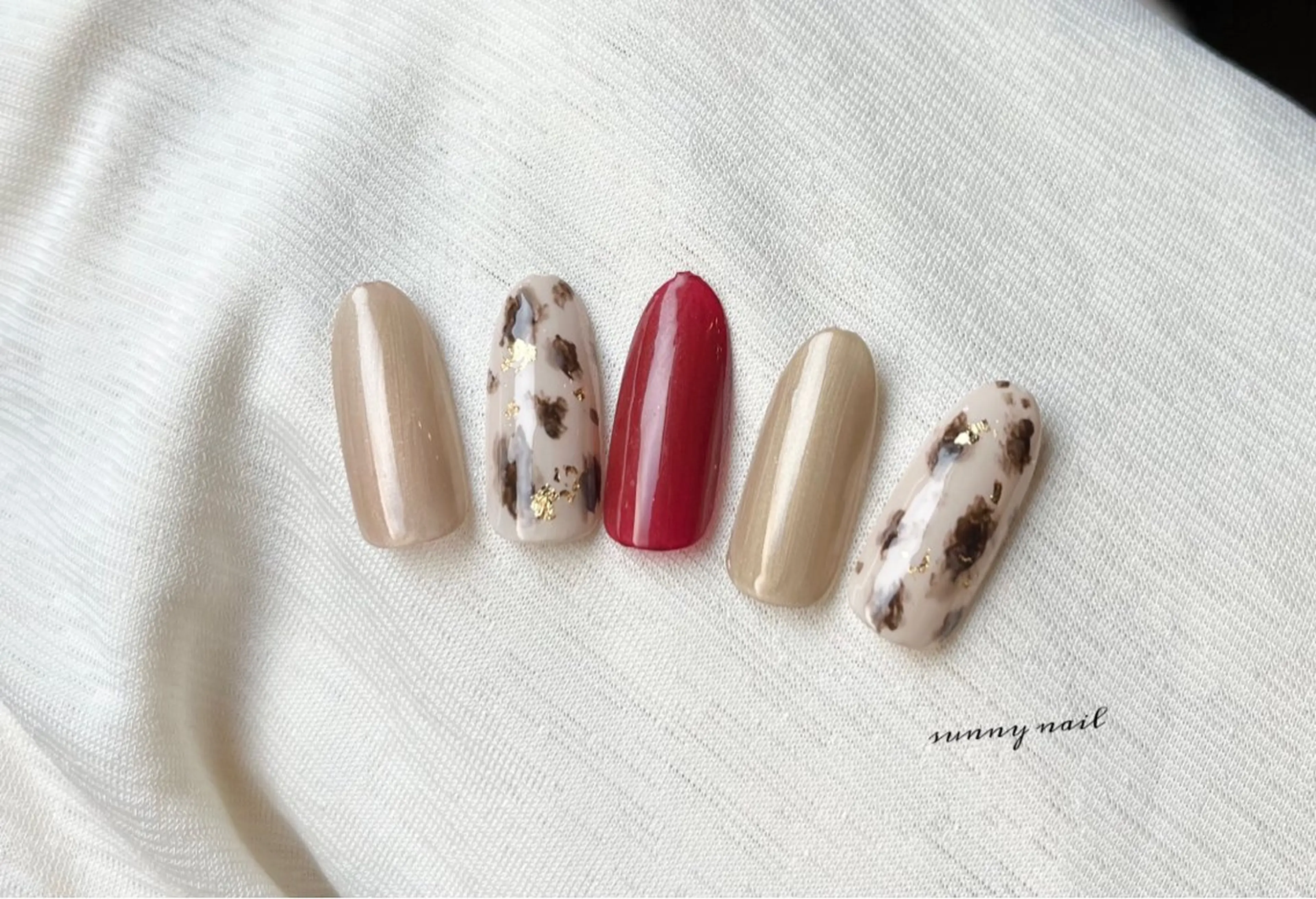 ネイル アニマル柄 ボルドー ゴールド sunny nailのネイルデザイン