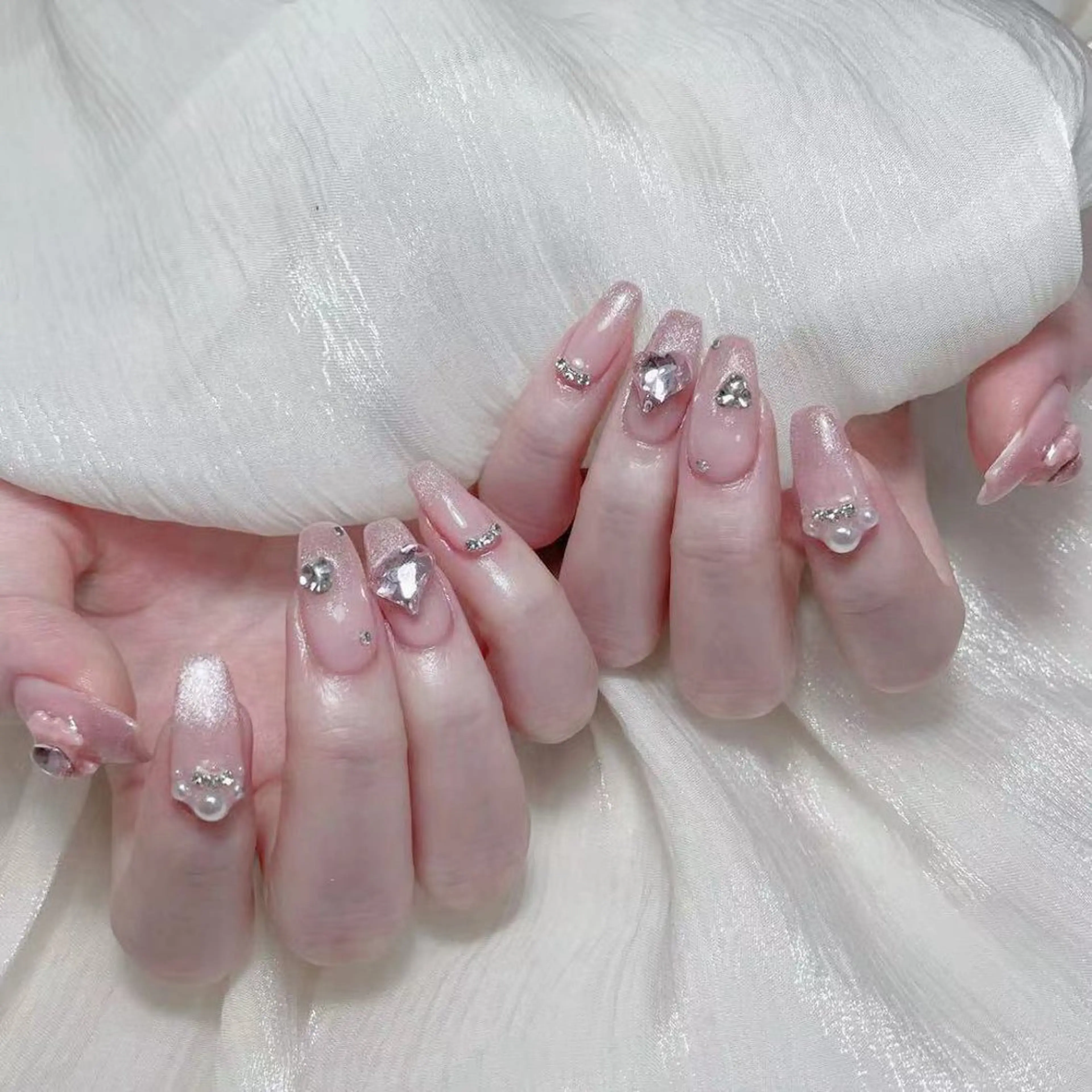 ネイル アートネイル オーロラネイル ガーリー キラキラネイル 韓国ネイル YUKI_ Monster💟のネイルデザイン